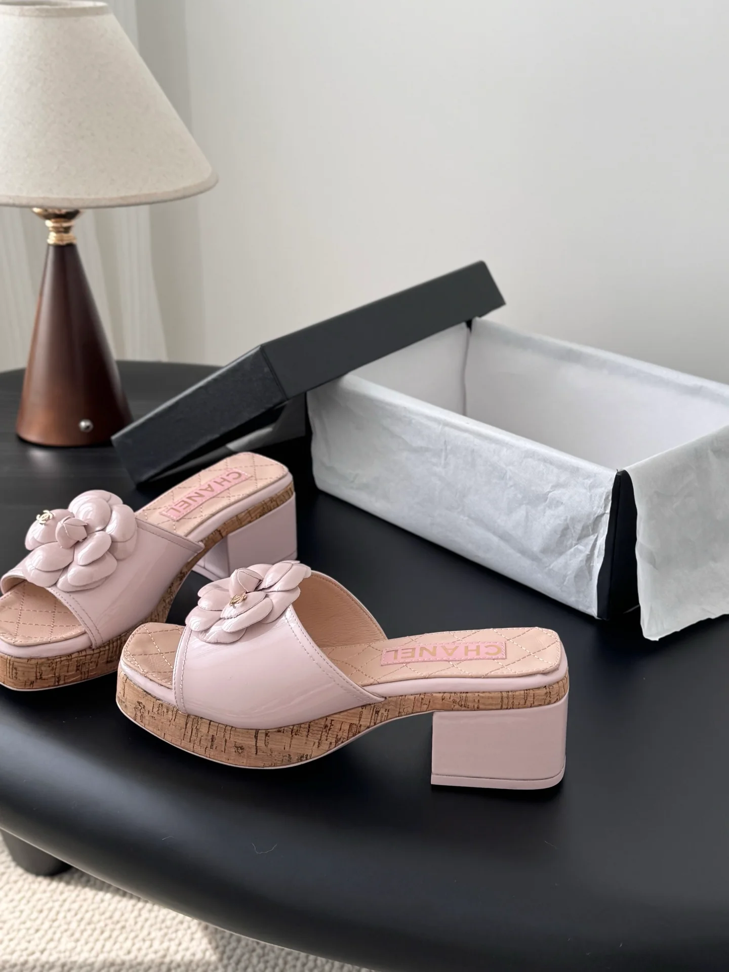 Chan 26ss camellia sides sandals