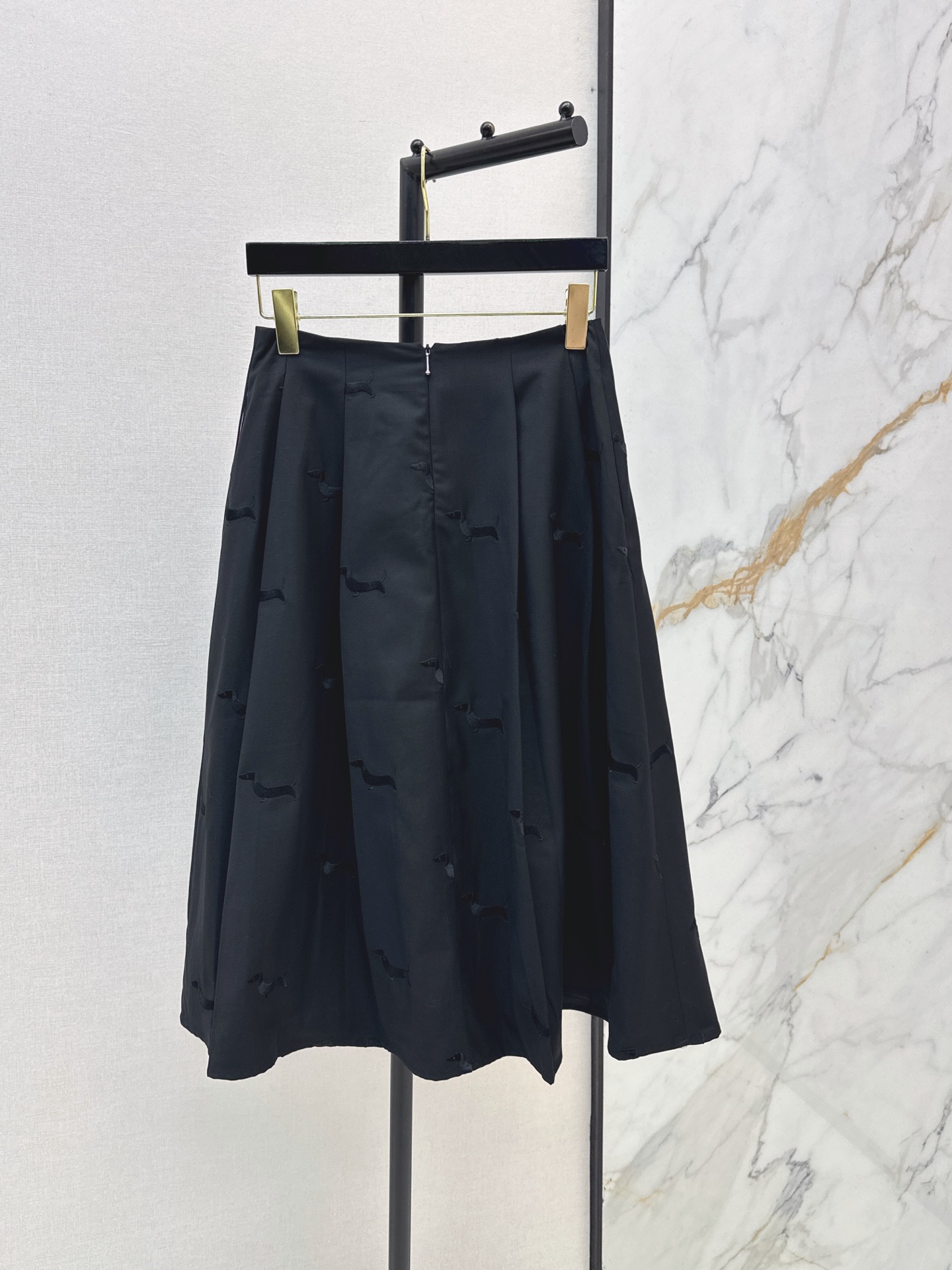 Thom 26fw embroidery skirt
