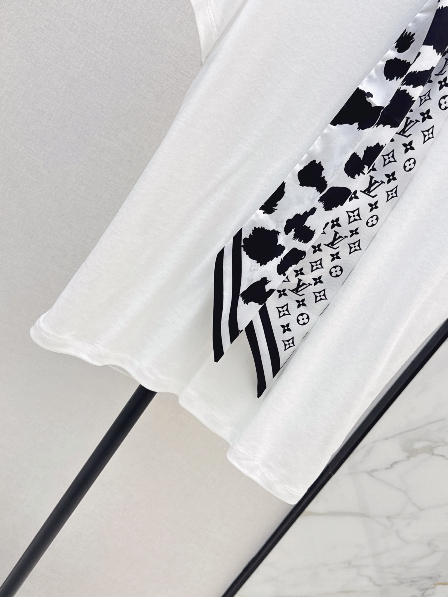 Loui 26fw print scraf t-shirt