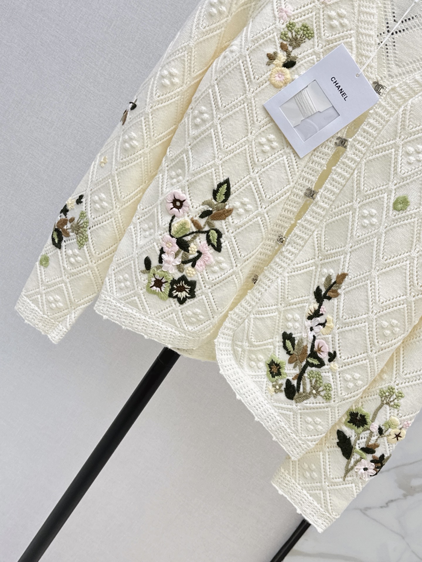 Chan 26fw embroidery knit casrdigan