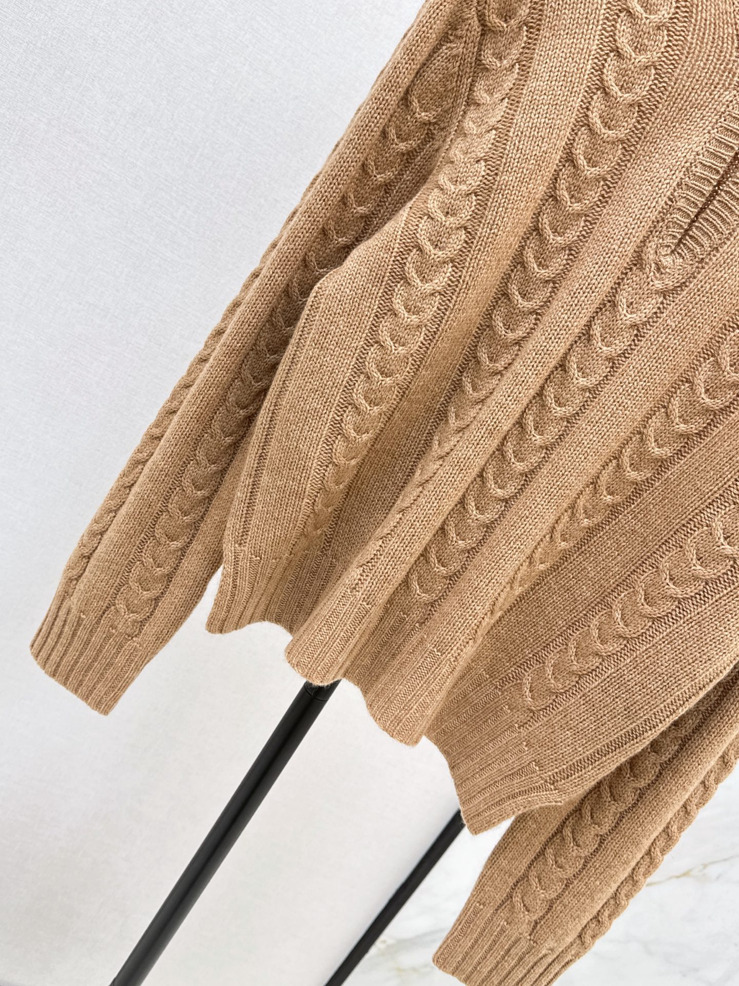 Loe 26fw cashmere sweater