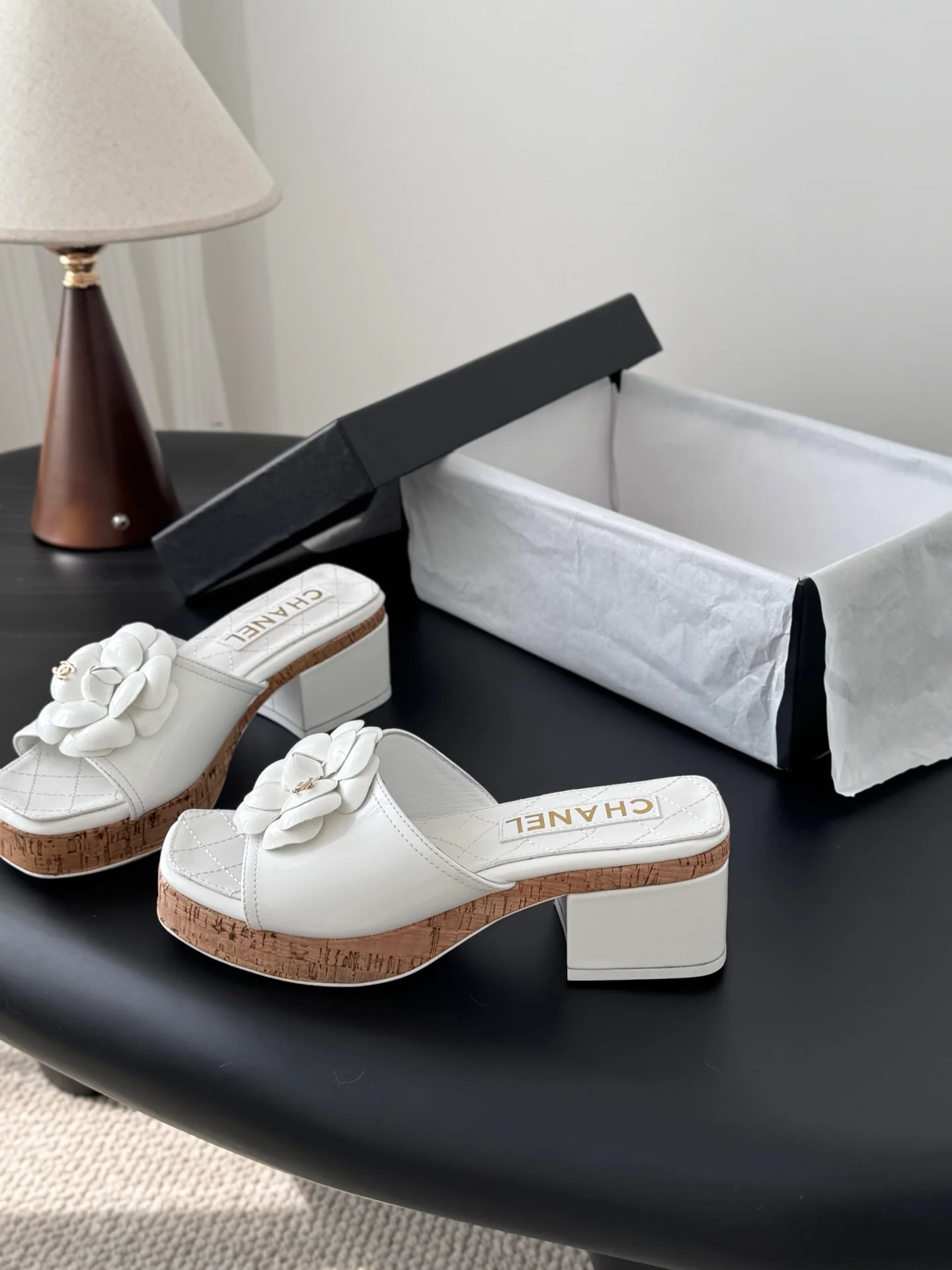 Chan 26ss camellia sides sandals