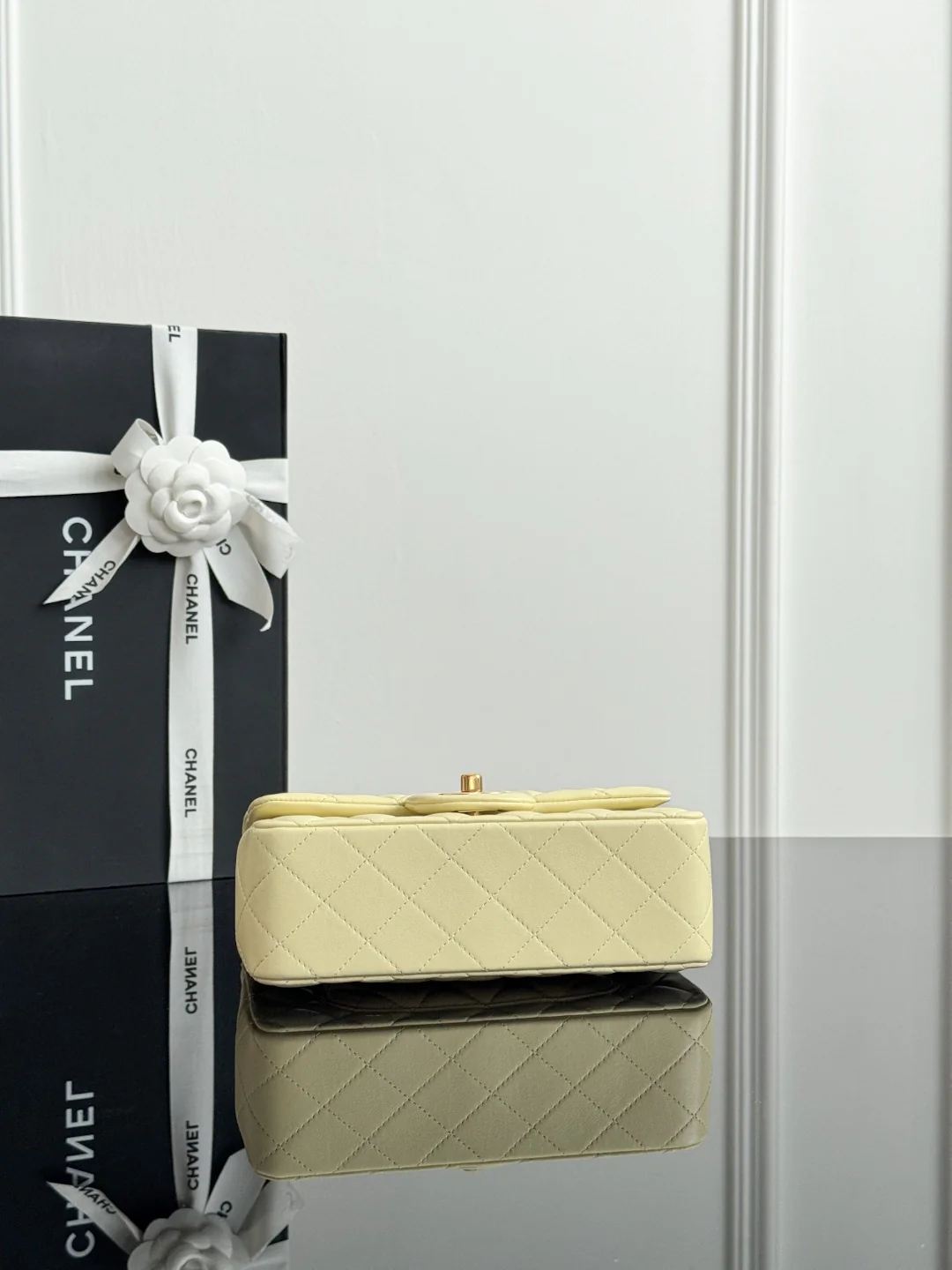 Chan cf20 chain shoulder bag