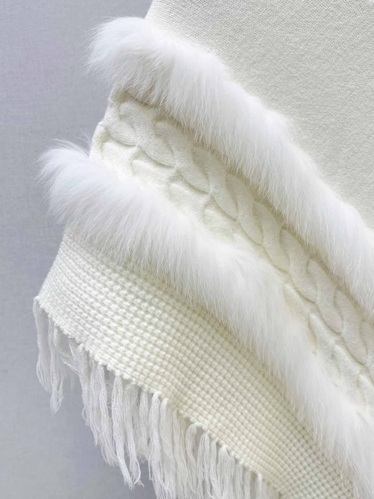Fen 26fw fur-trim cape jacket