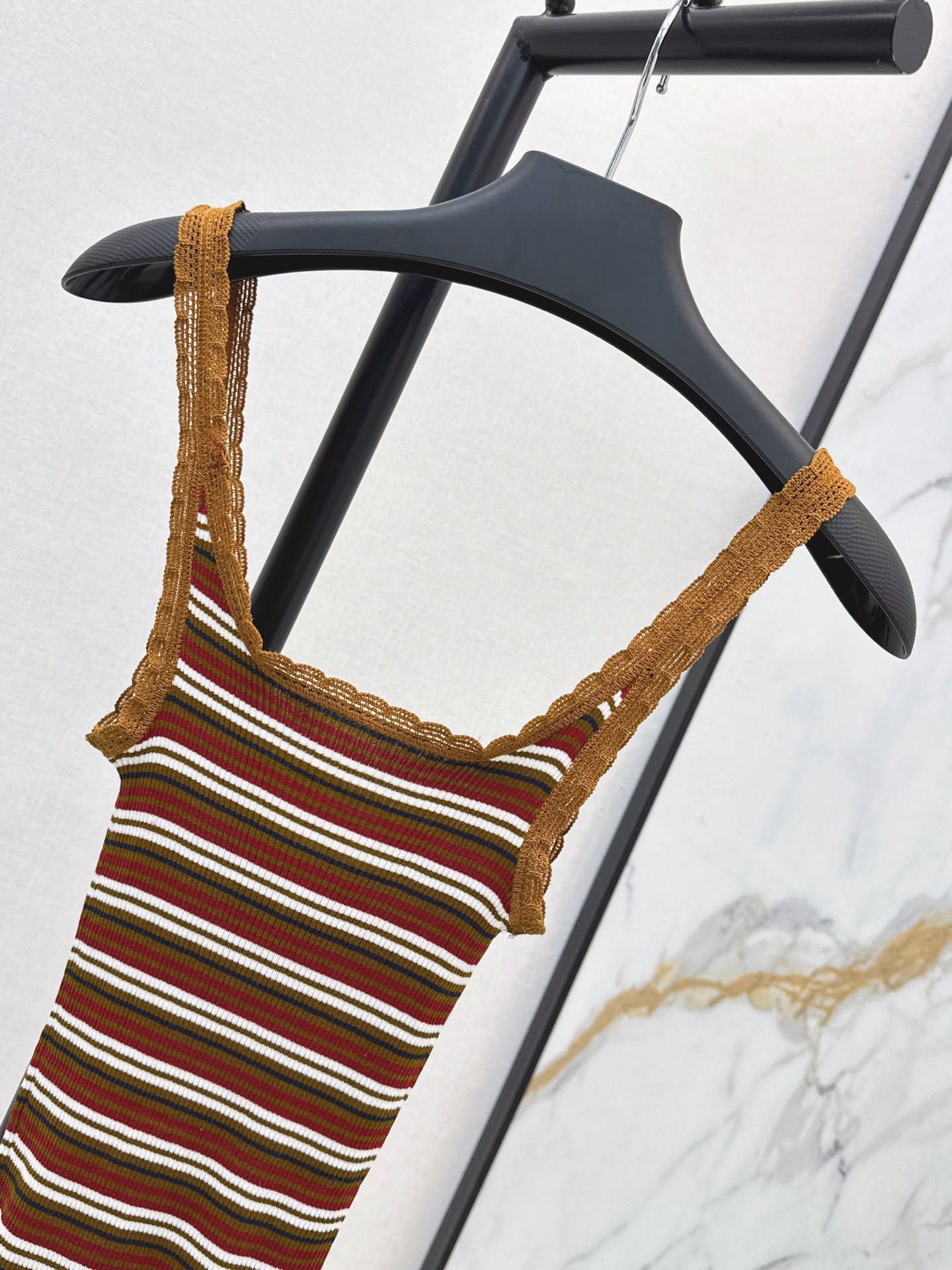 Pra 26fw lace trim knit vest