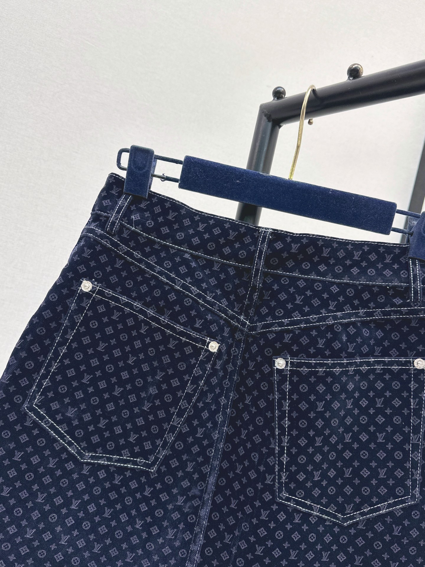 Loui 26fw velvet mini skirt