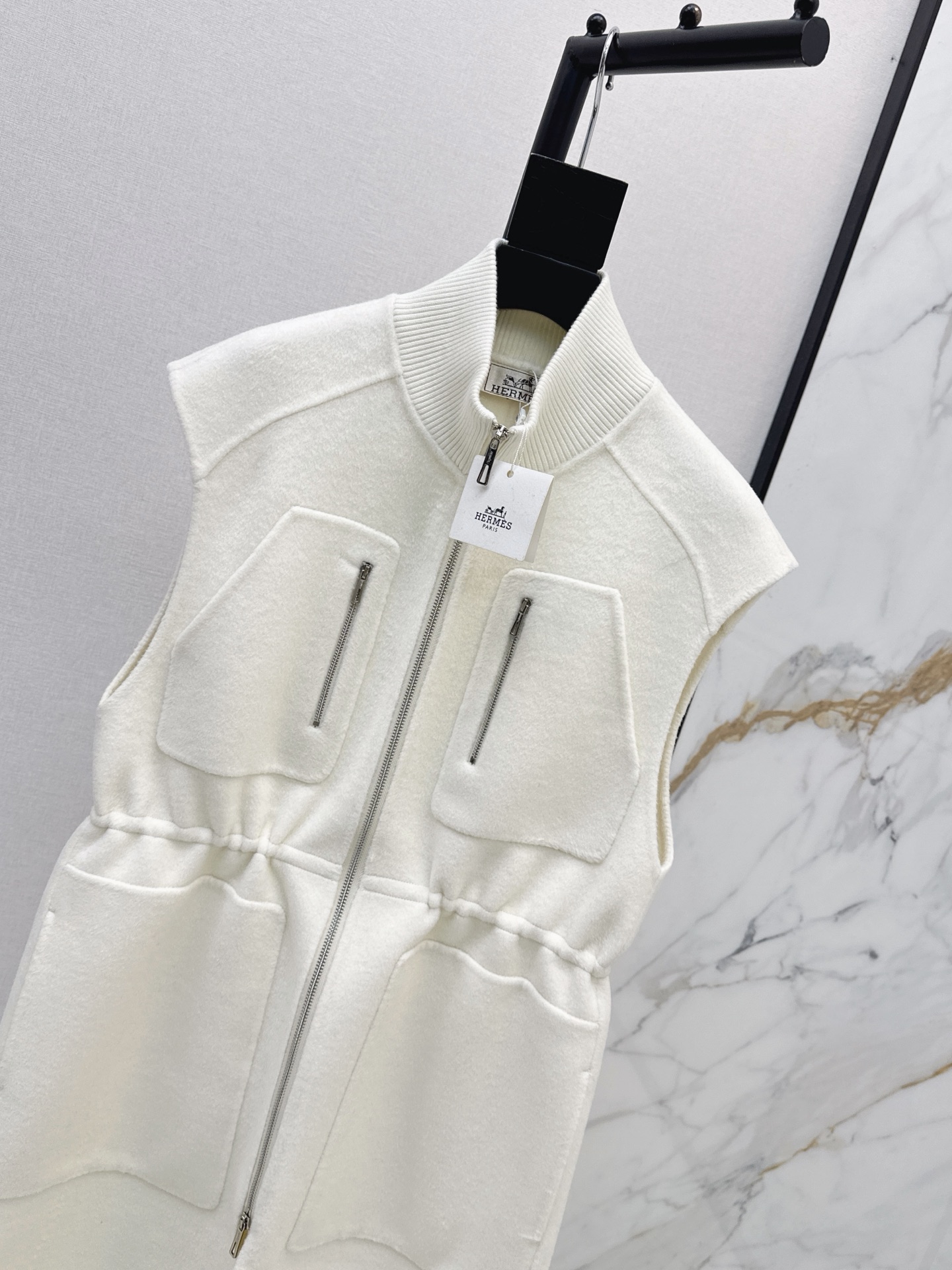 Her 26fw drawstring woolen vest