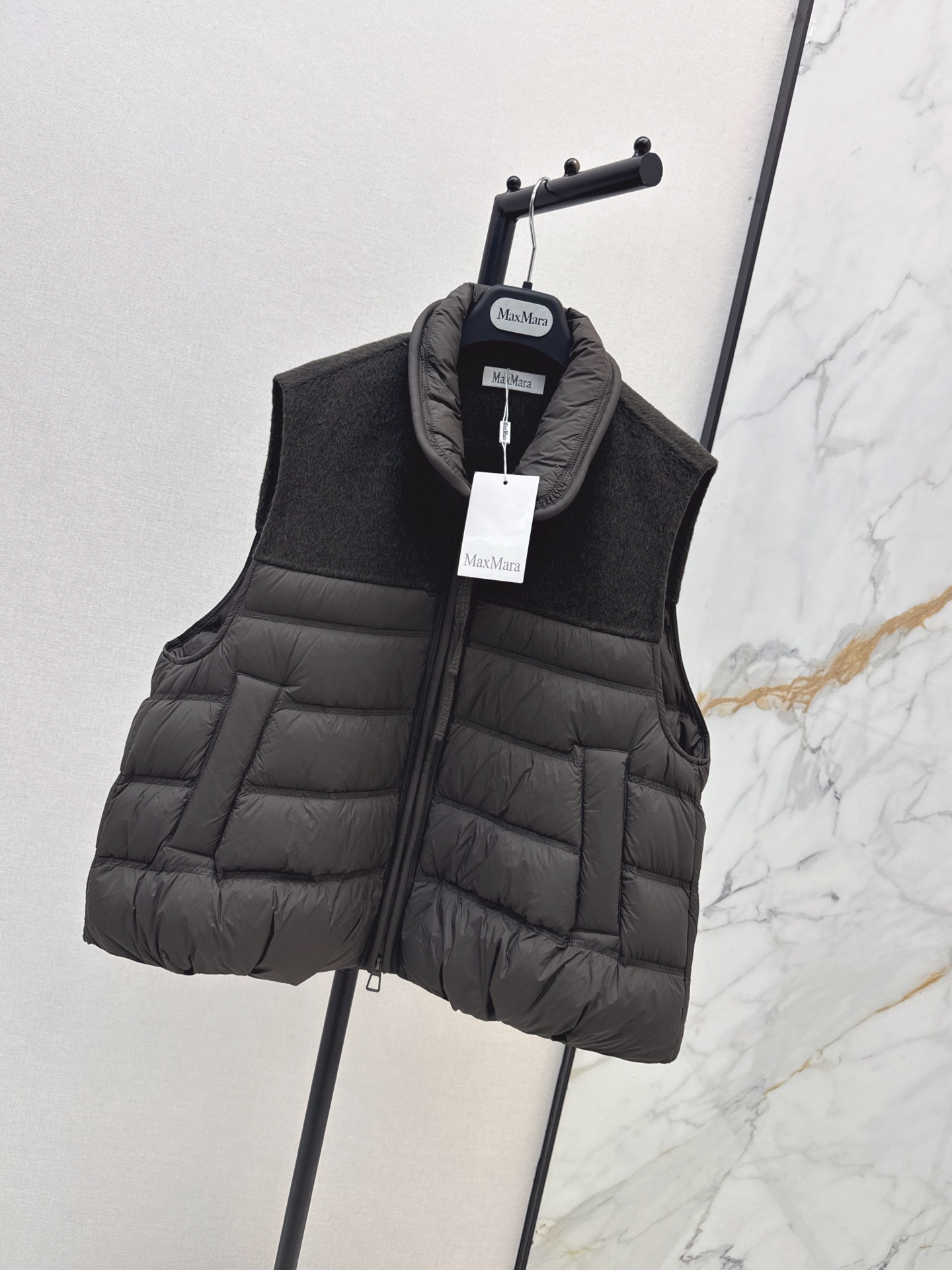 Max 26fw knit contract down vest