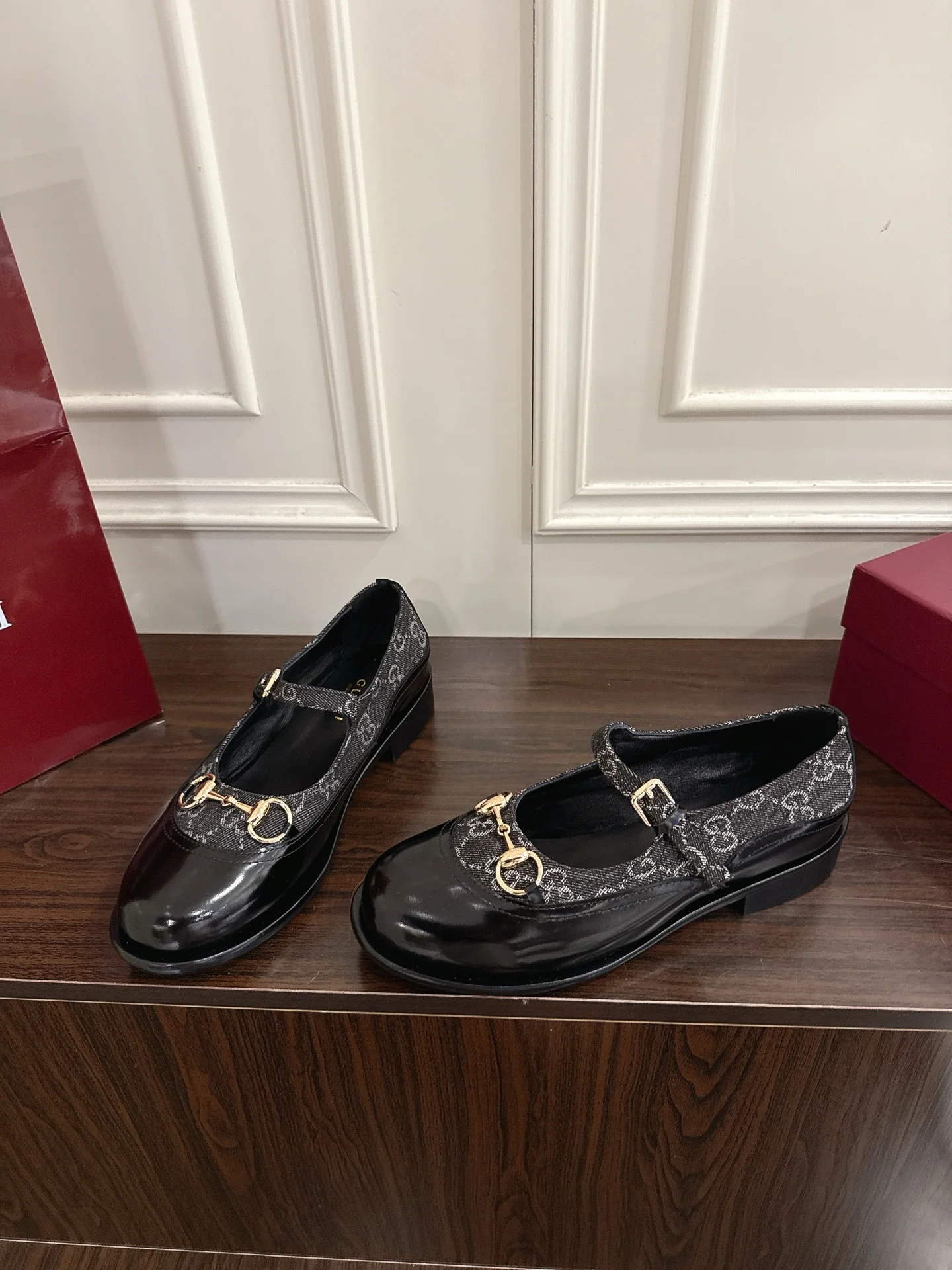 Guc 25fw mary jane flats