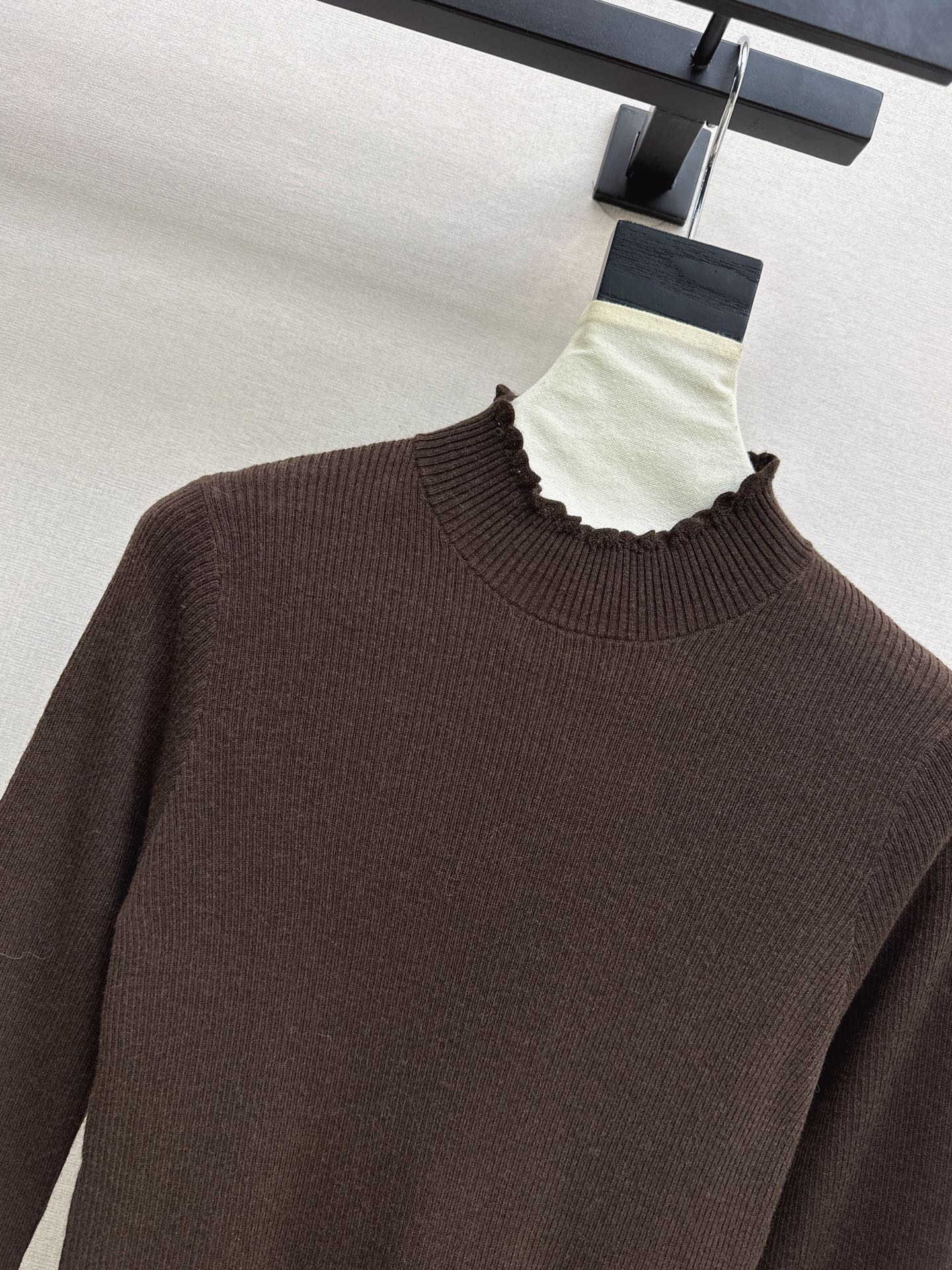 ES 26fw ruffle basic tee