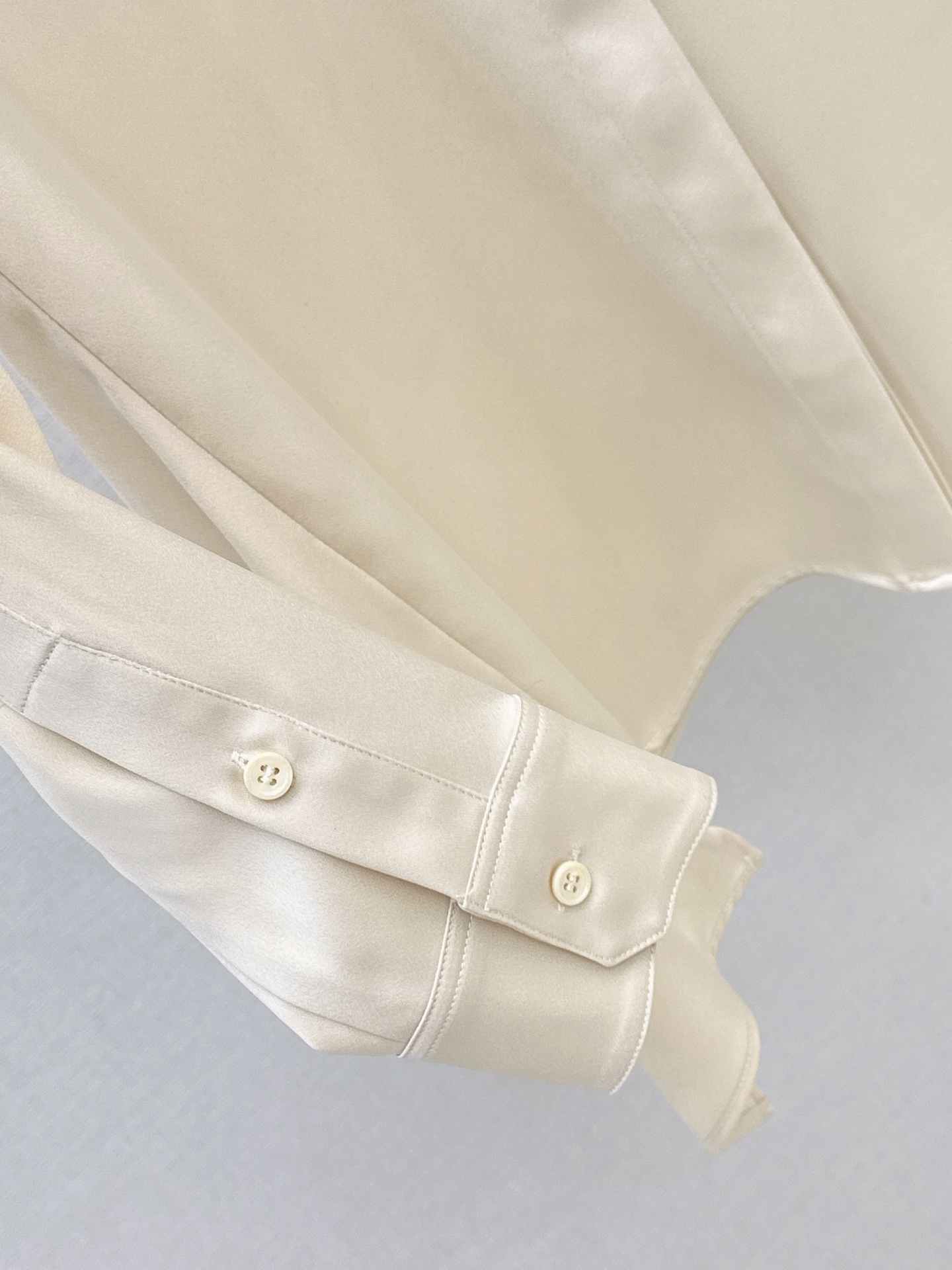 Loe 26fw asymmertic shirt