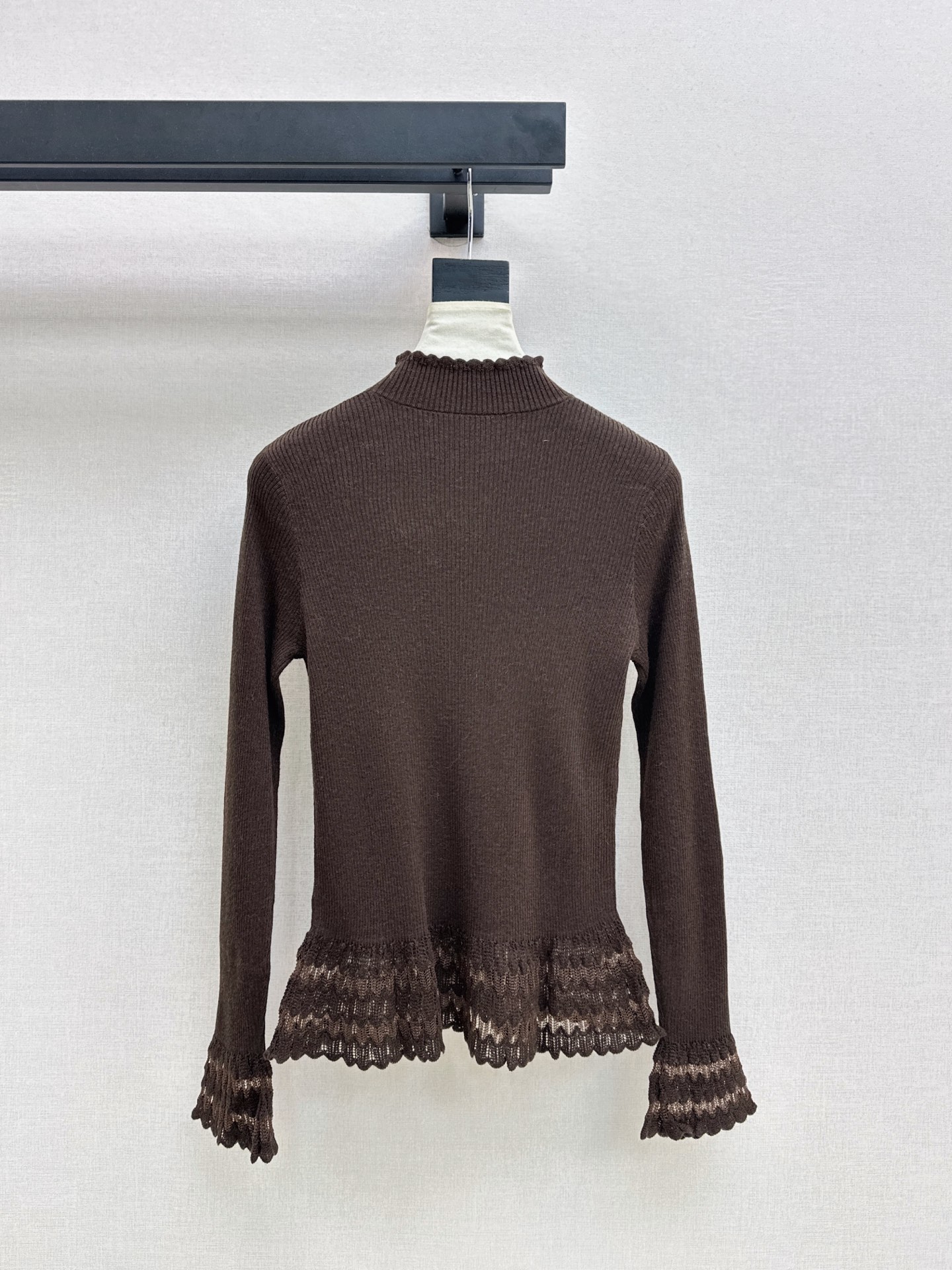 ES 26fw ruffle basic tee