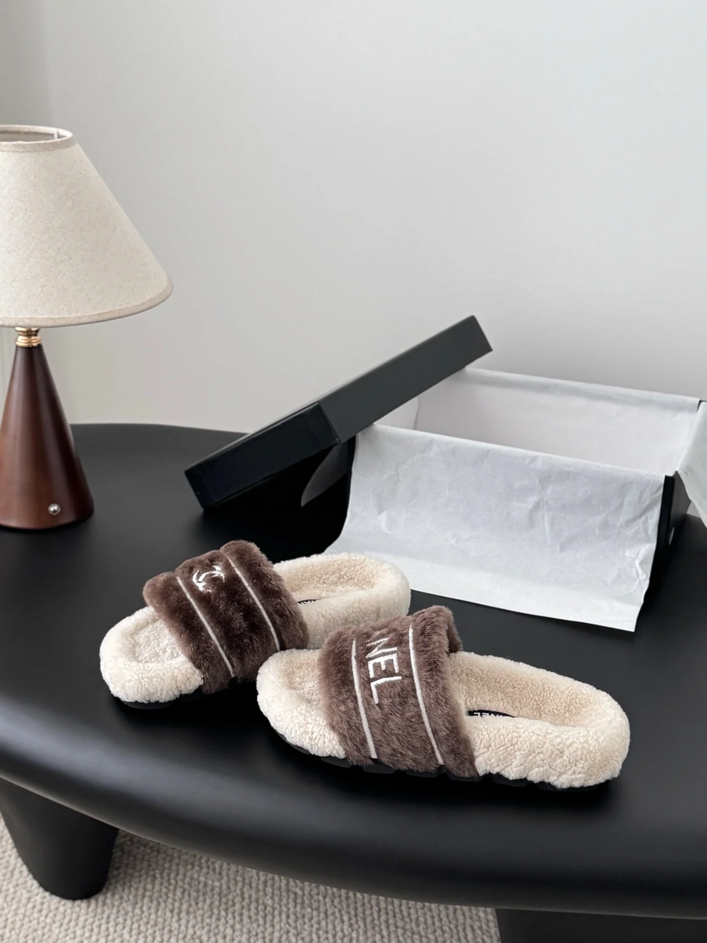 Chan 25fw fluffy slipper