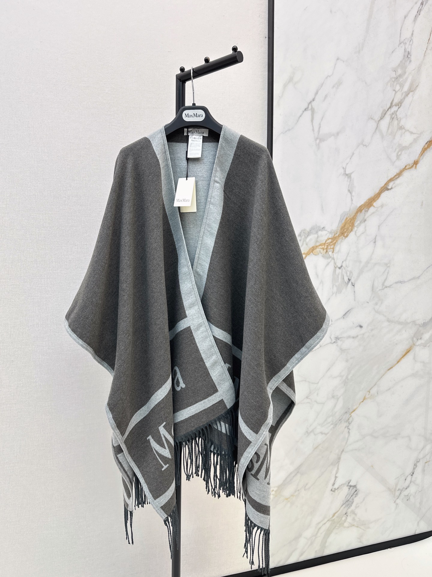 Max 26fw jacquard shawls