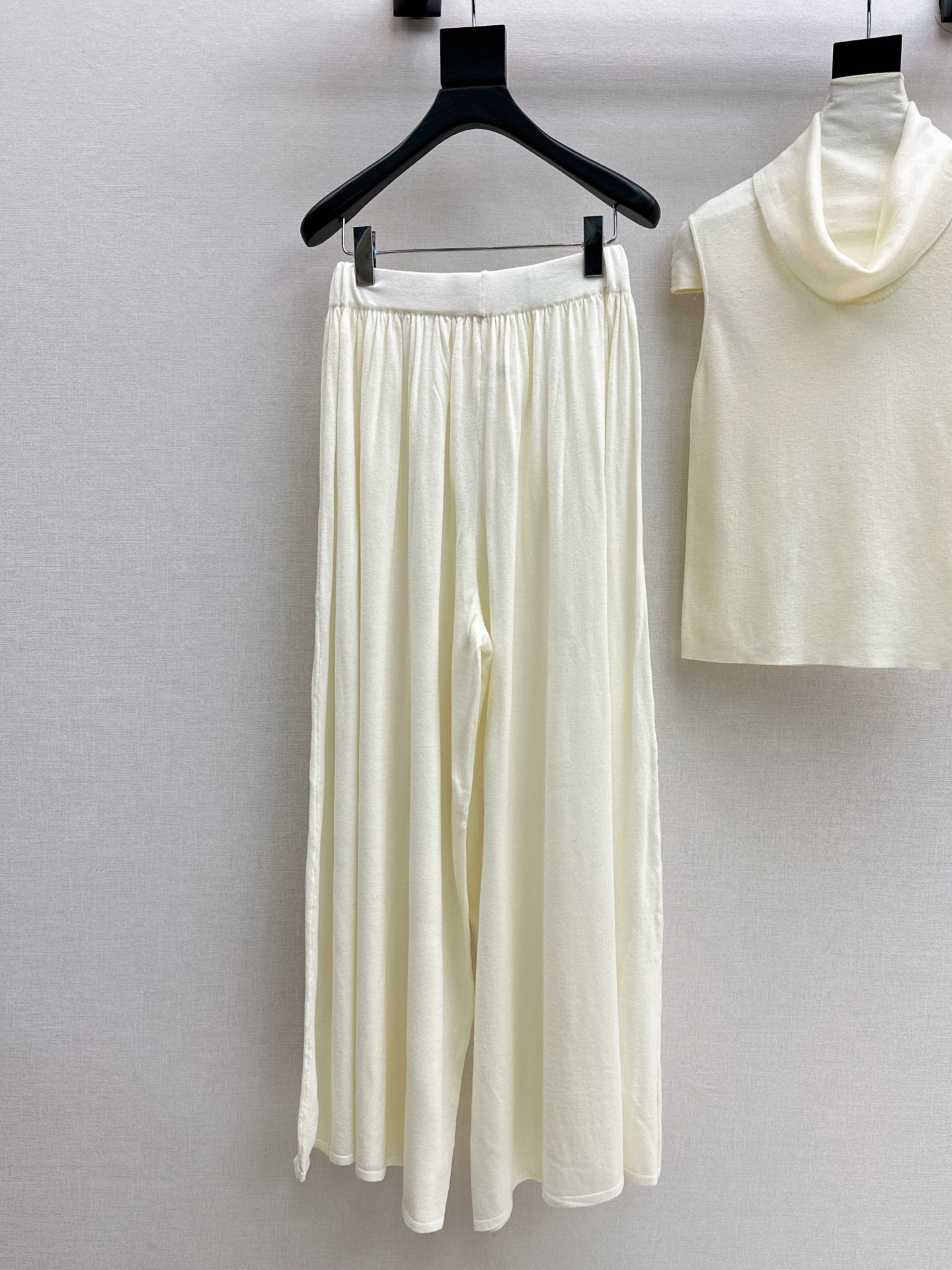 Her 26fw belted knit sleeveless top pants sets