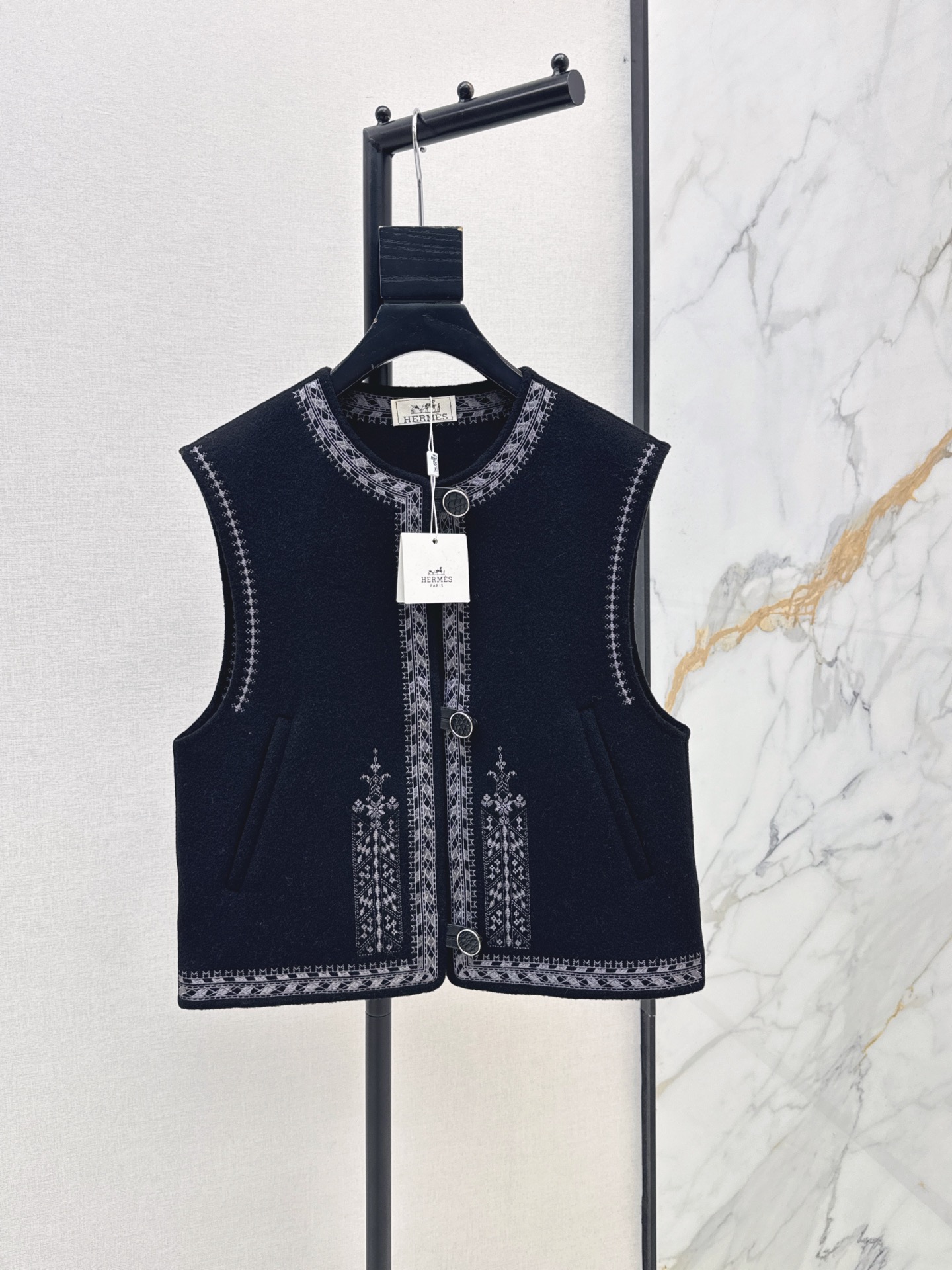 Her 26fw embroidery woolen vest