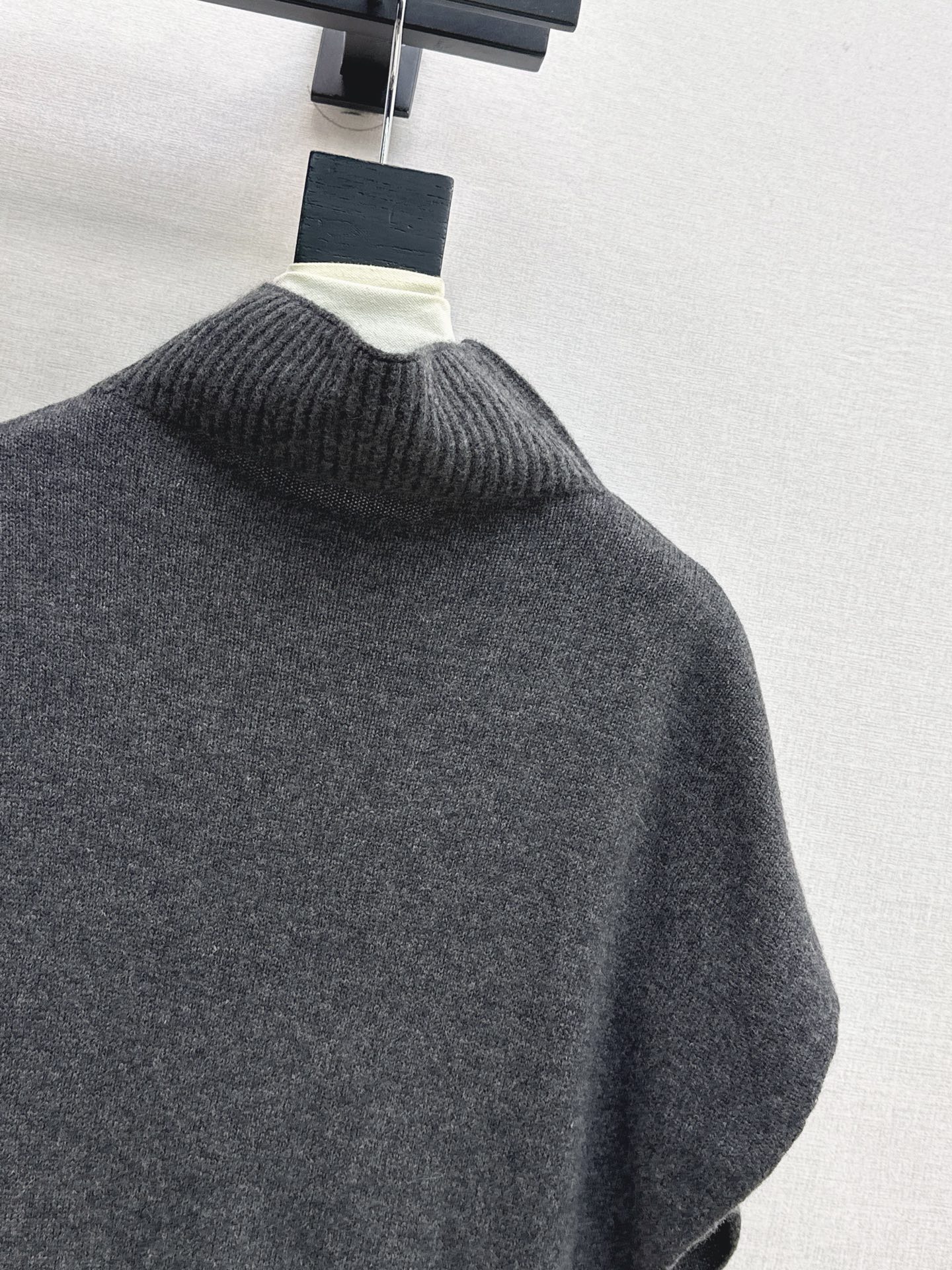 Her 26fw knit vest