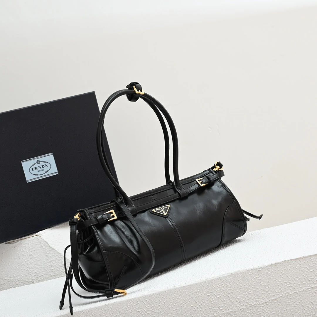 PD LuxSoft Medium leather handbag