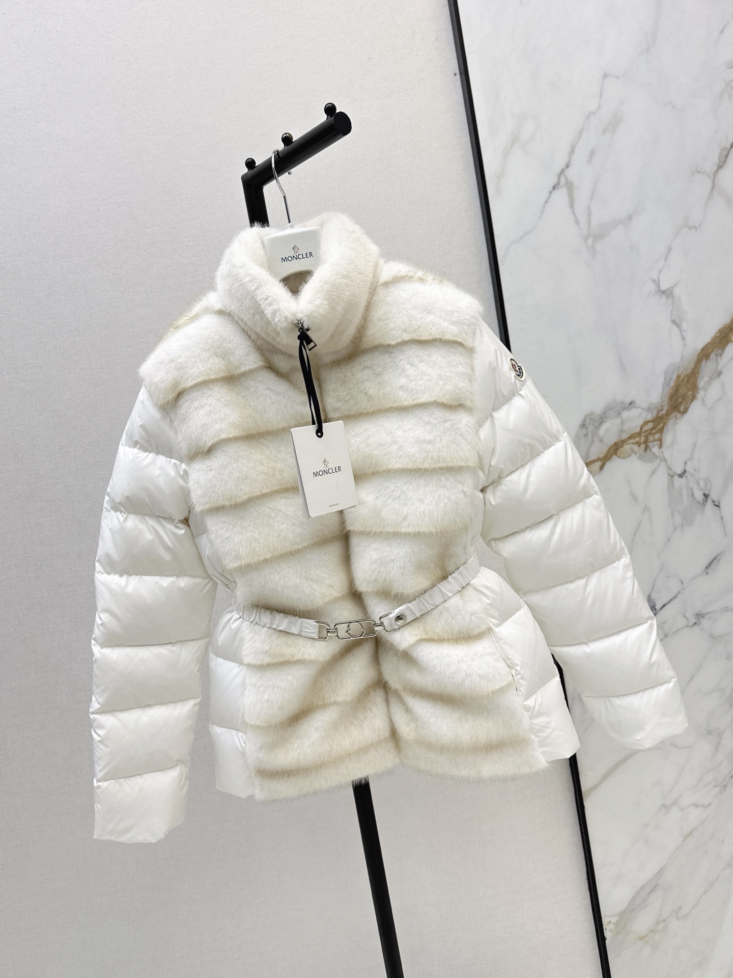 Monc 26fw fur belted down jacket