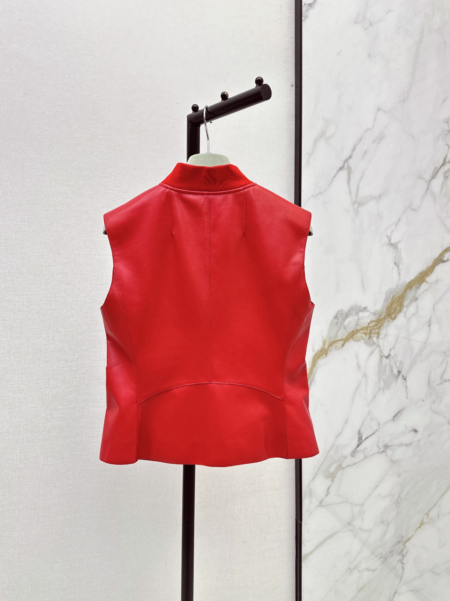 Her 26fw leather vest jacket