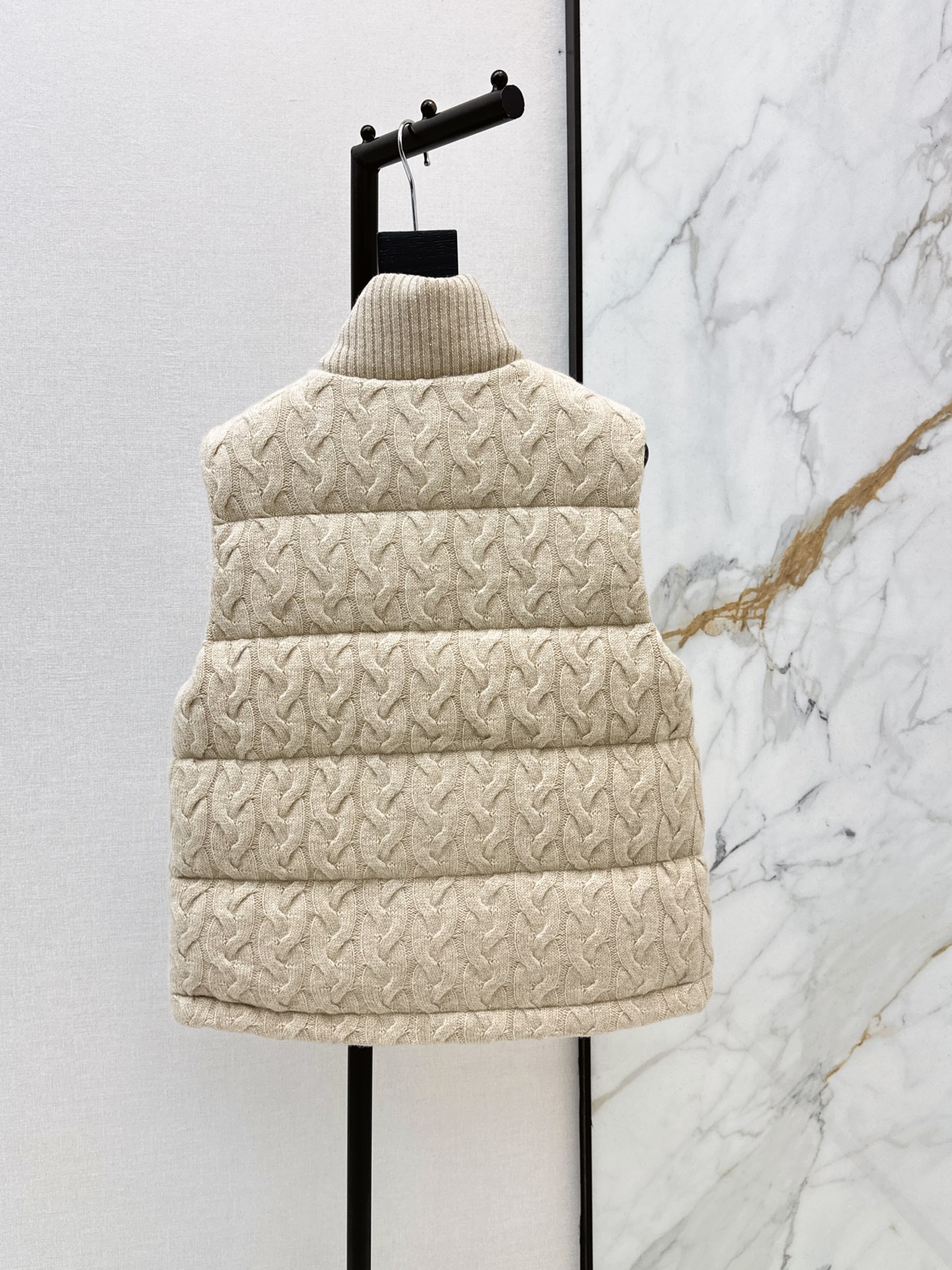 Brun 26fw knit contract down vest