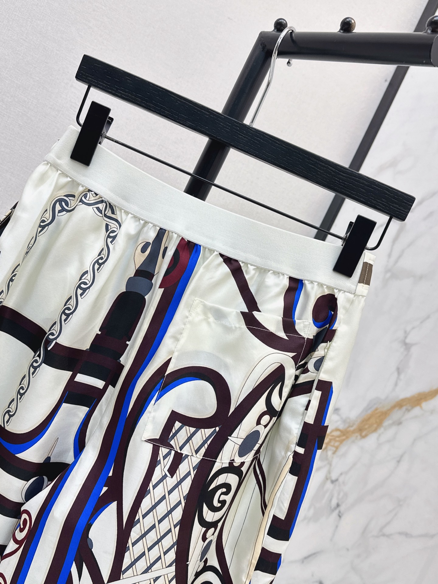 Her 26fw print straight-leg pants