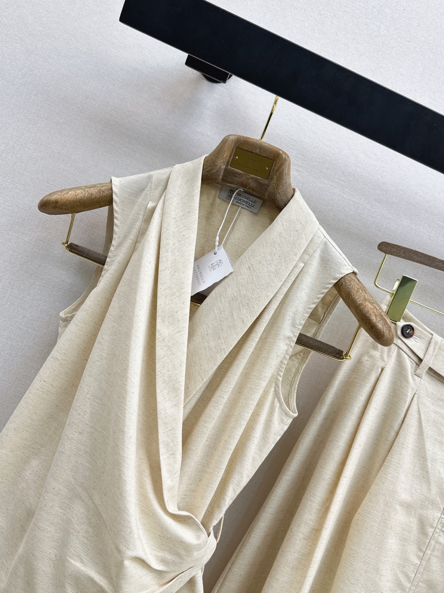 Brun 26ss sleeveless top pleated skirt sets