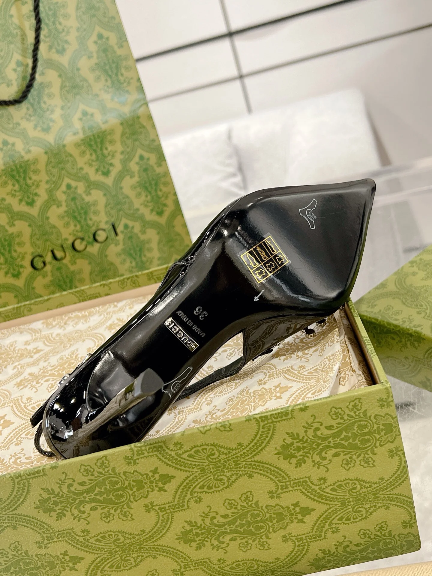 Gucc 25fw rhinestones slingback heels