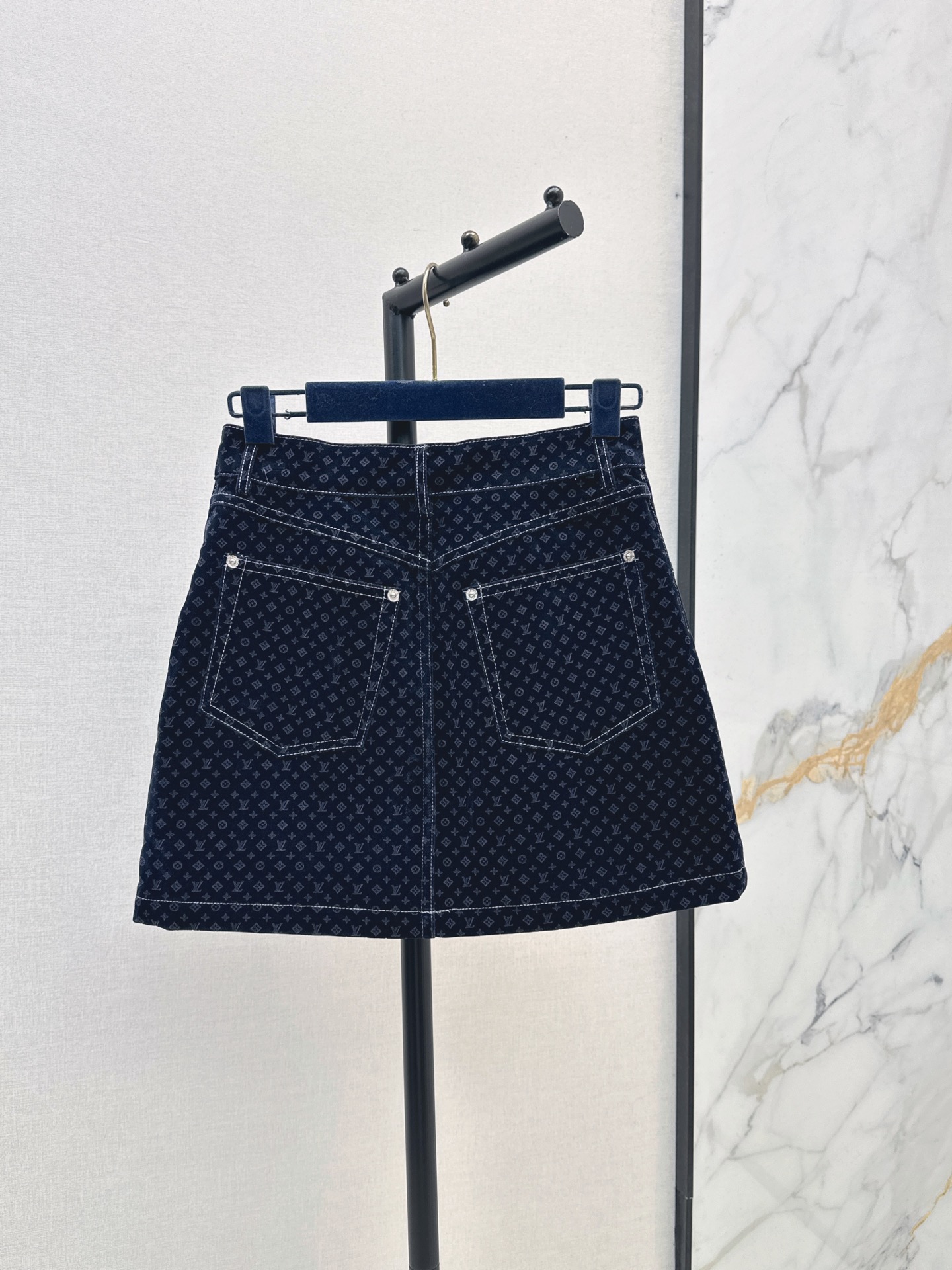Loui 26fw velvet mini skirt
