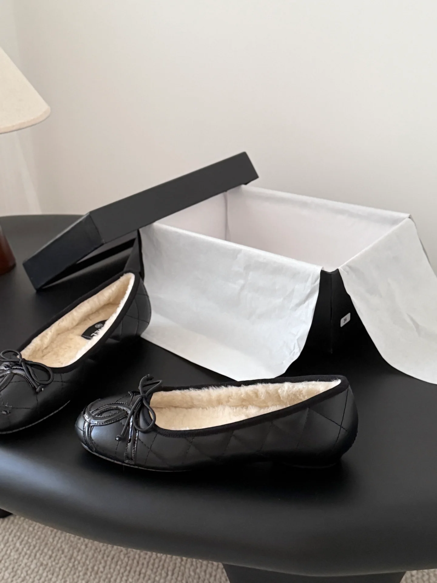 Chan 25fw fleece lined flats