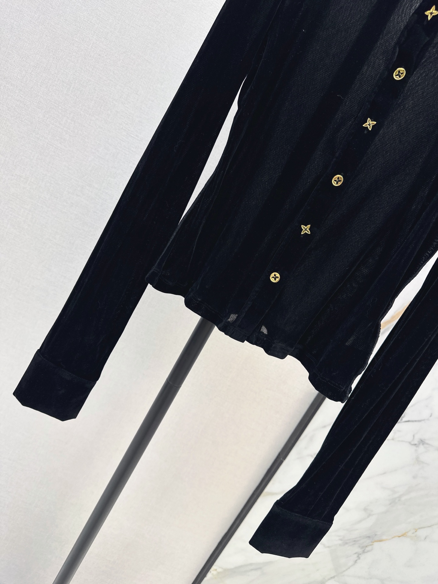 Loui 26fw velvet slim-fit top