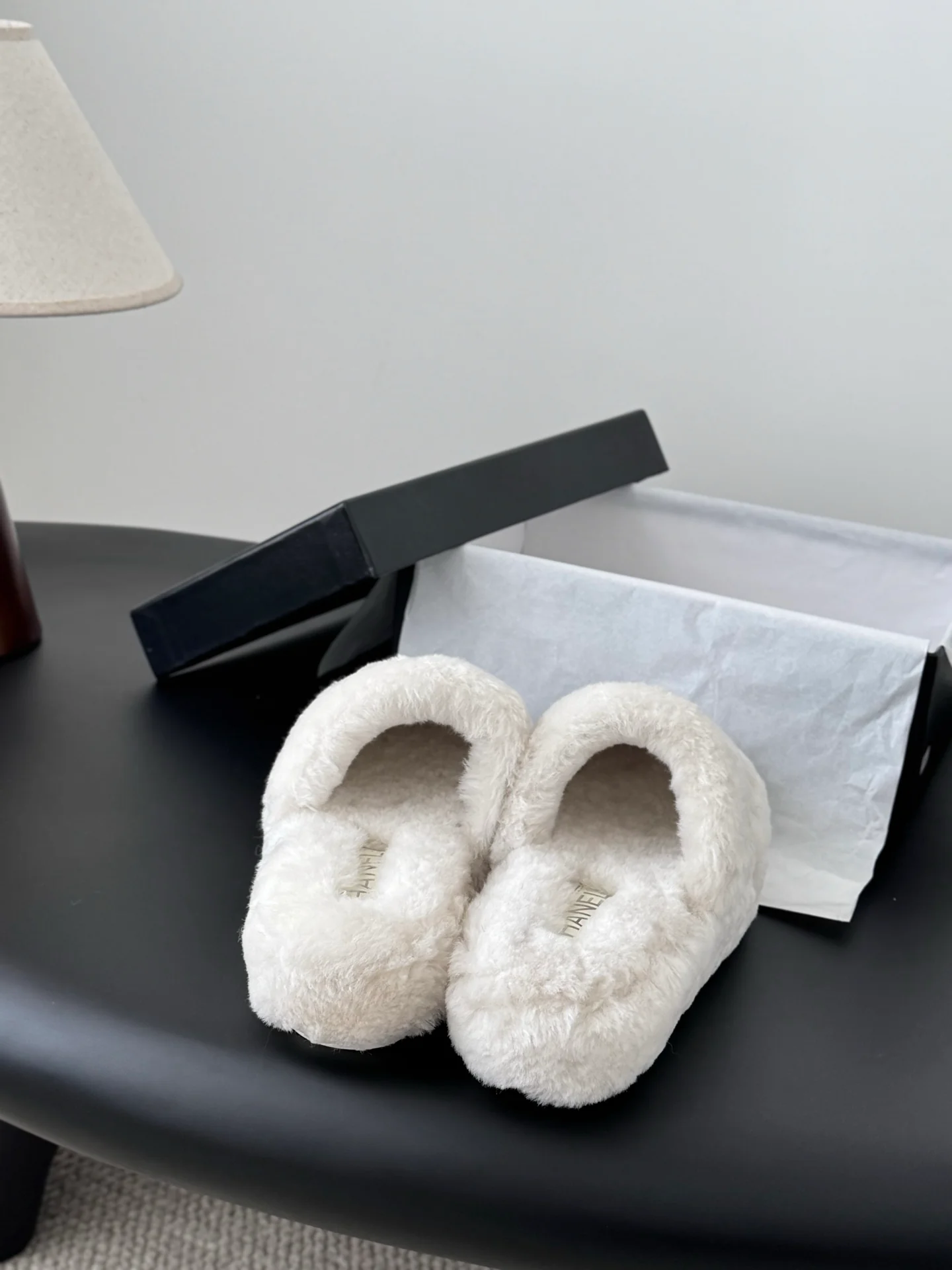 Chan 25fw fluffy slippers
