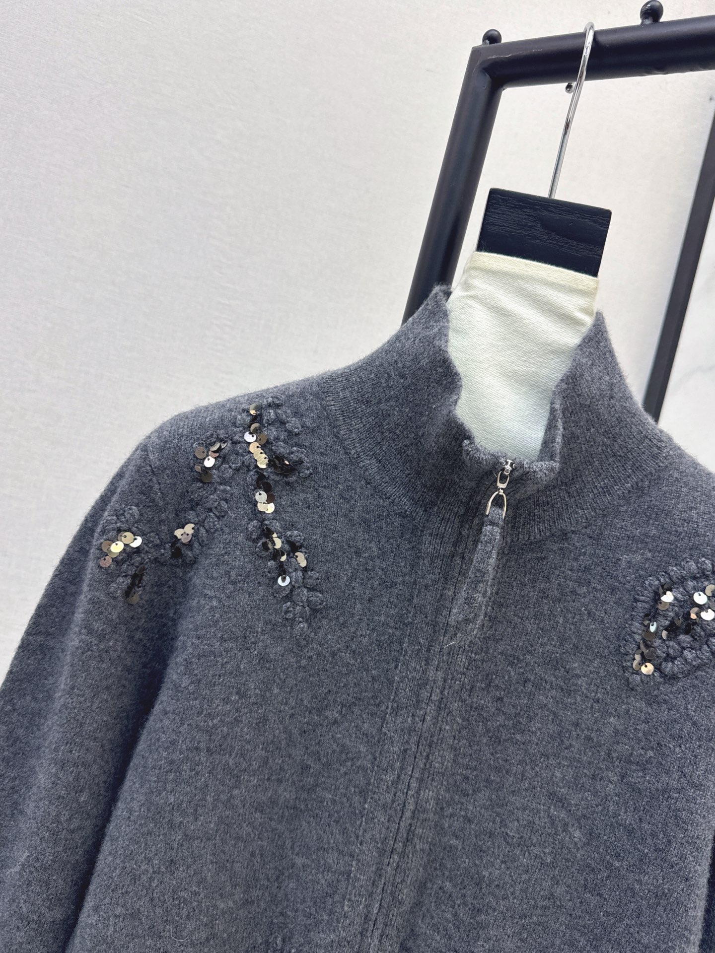 Brun 26fw embroidery zipper cardigan