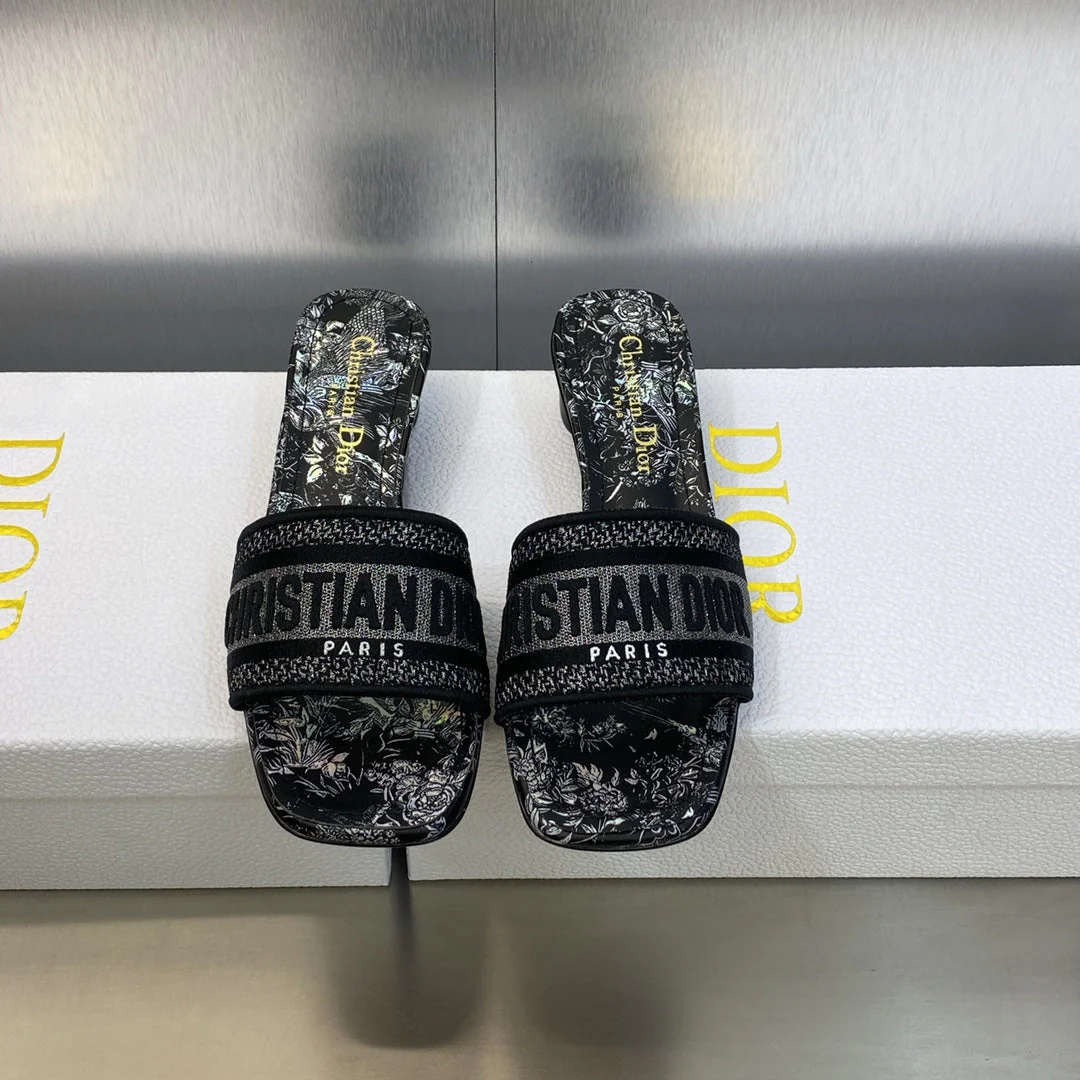 CD 25ss DWAY slippers