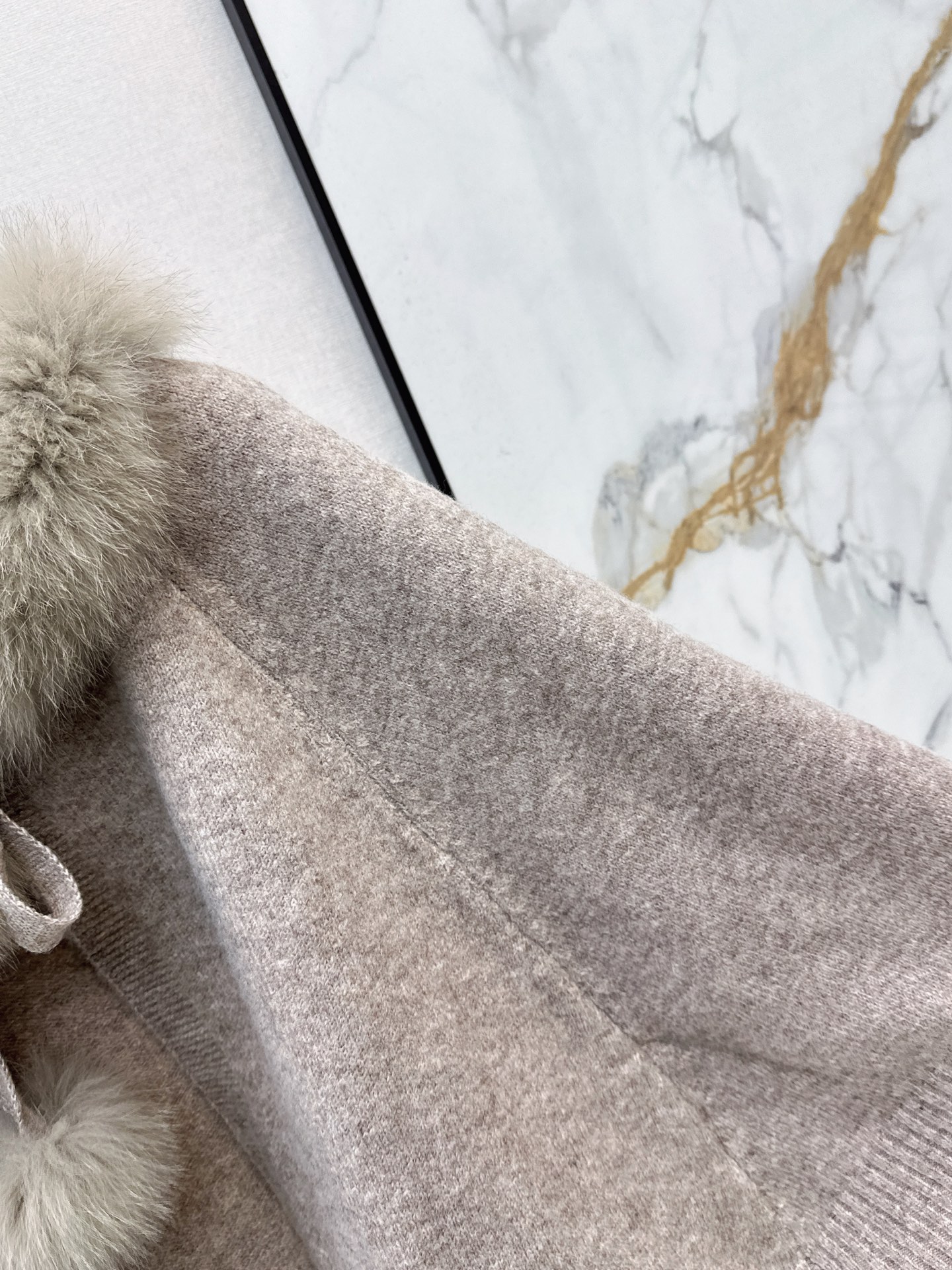 Fen 26fw fur-trim knit cape jacket