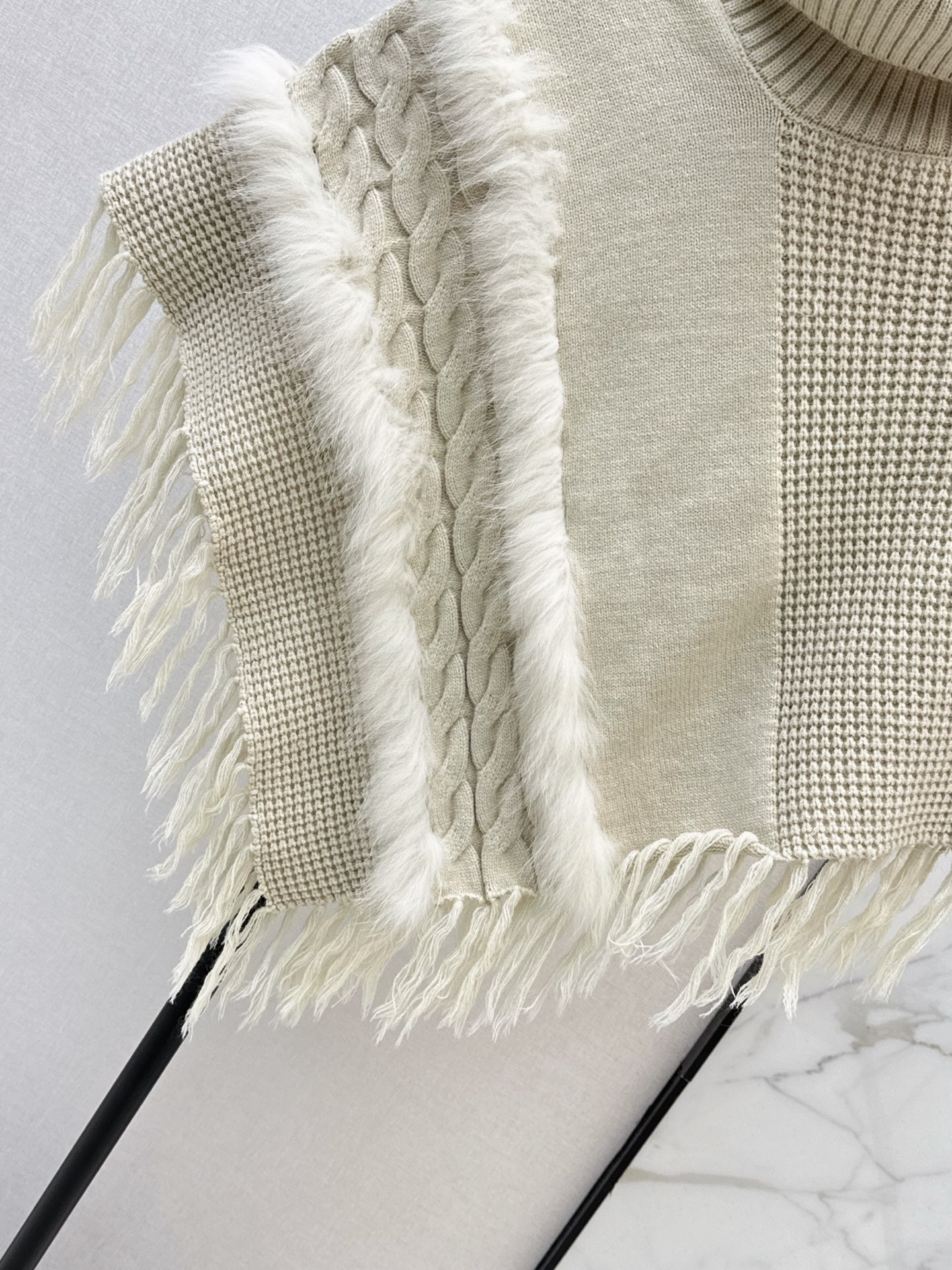 Fen 26fw fur-trim cape jacket