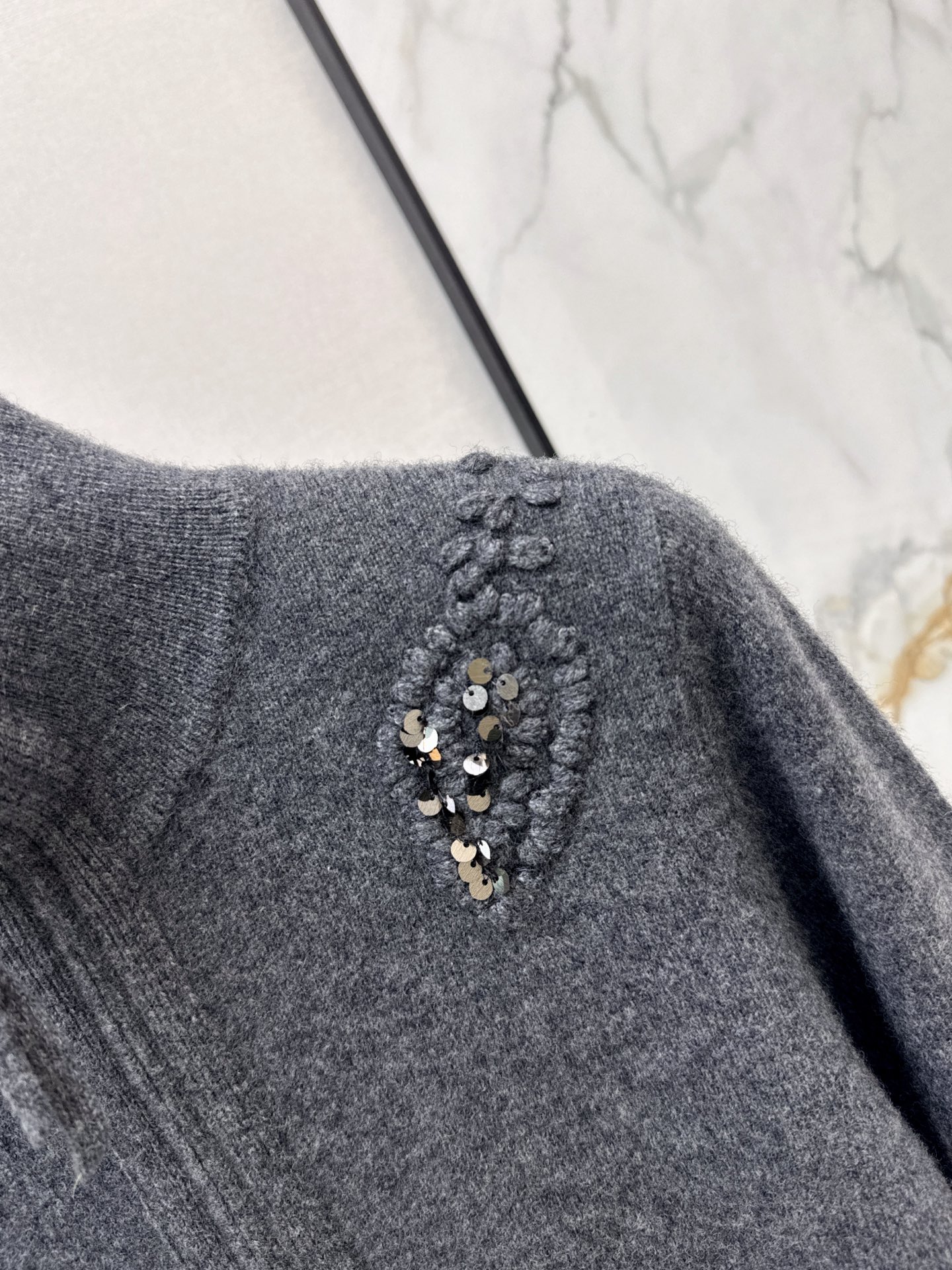 Brun 26fw embroidery zipper cardigan