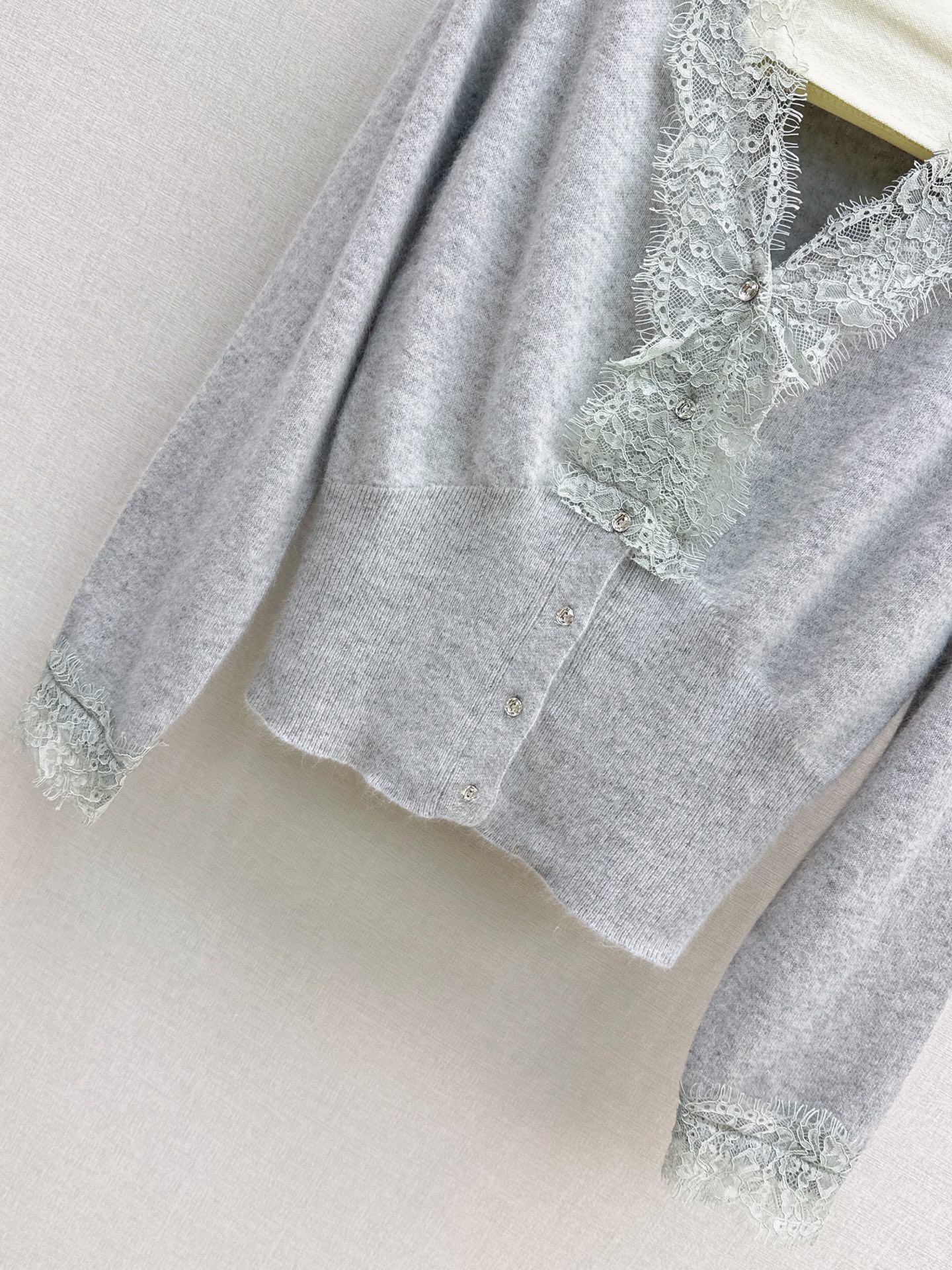 ES 26fw lace contract knit sweater