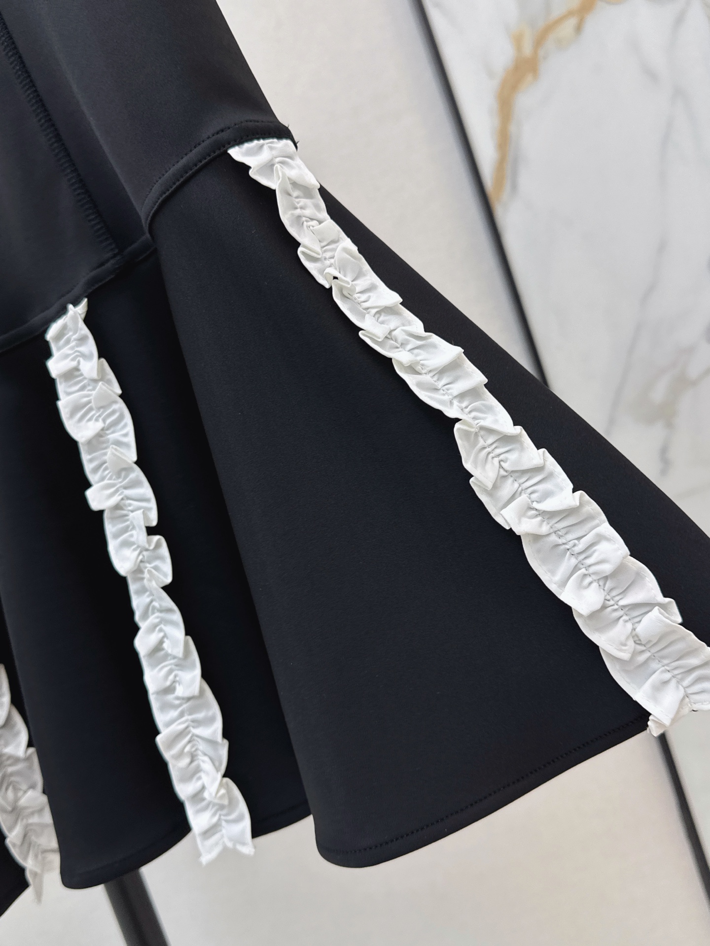 Loui 26ss ruffle trim dress