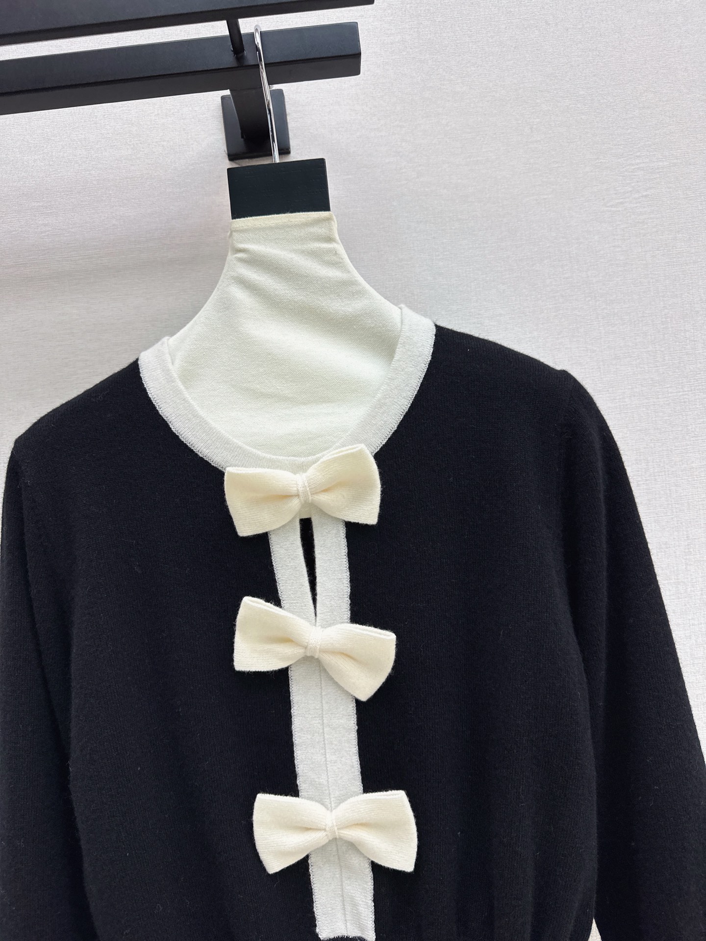 Chan 26fw 3d bow sweater