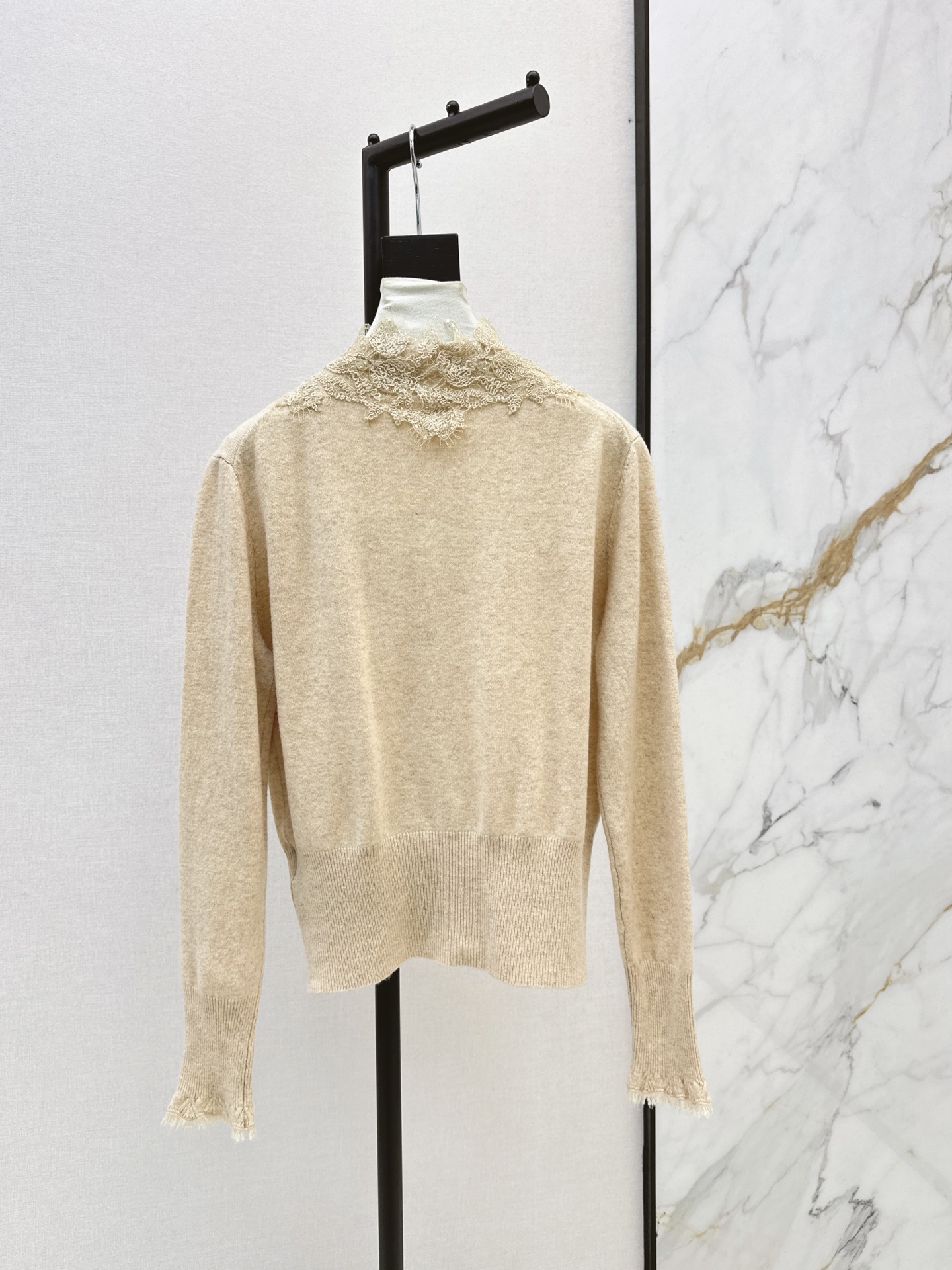 Miu 26fw lace contract knit cardigan