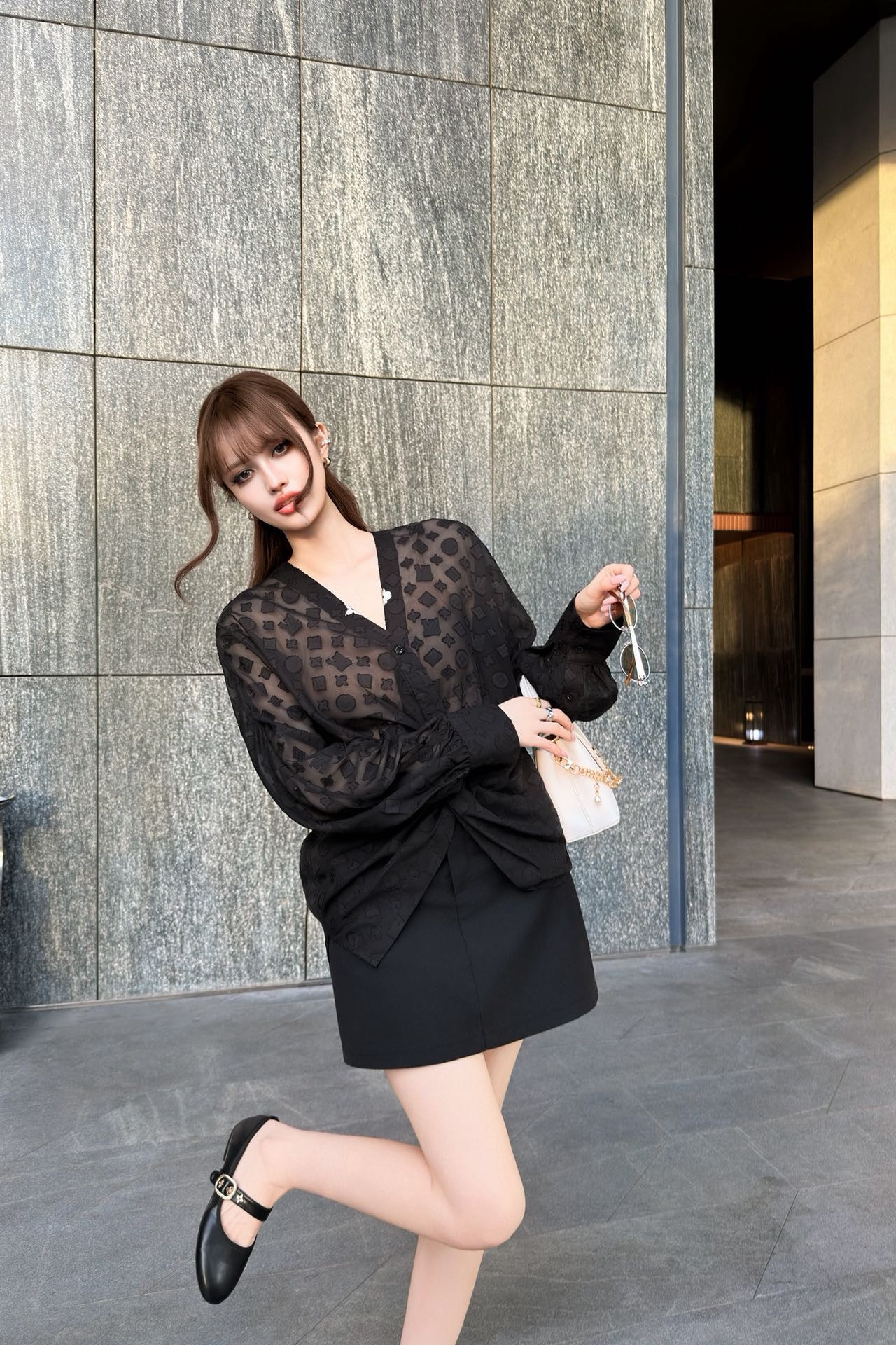 Loui 26ss v-neck shirt