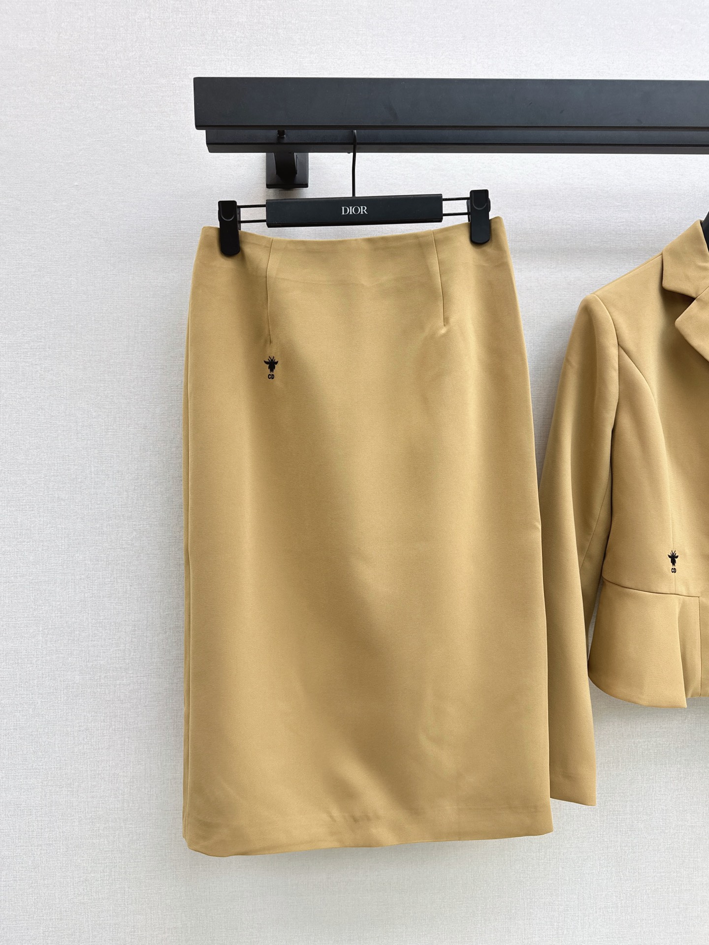 CD 26fw bee embroidery jacket A-lin skirt