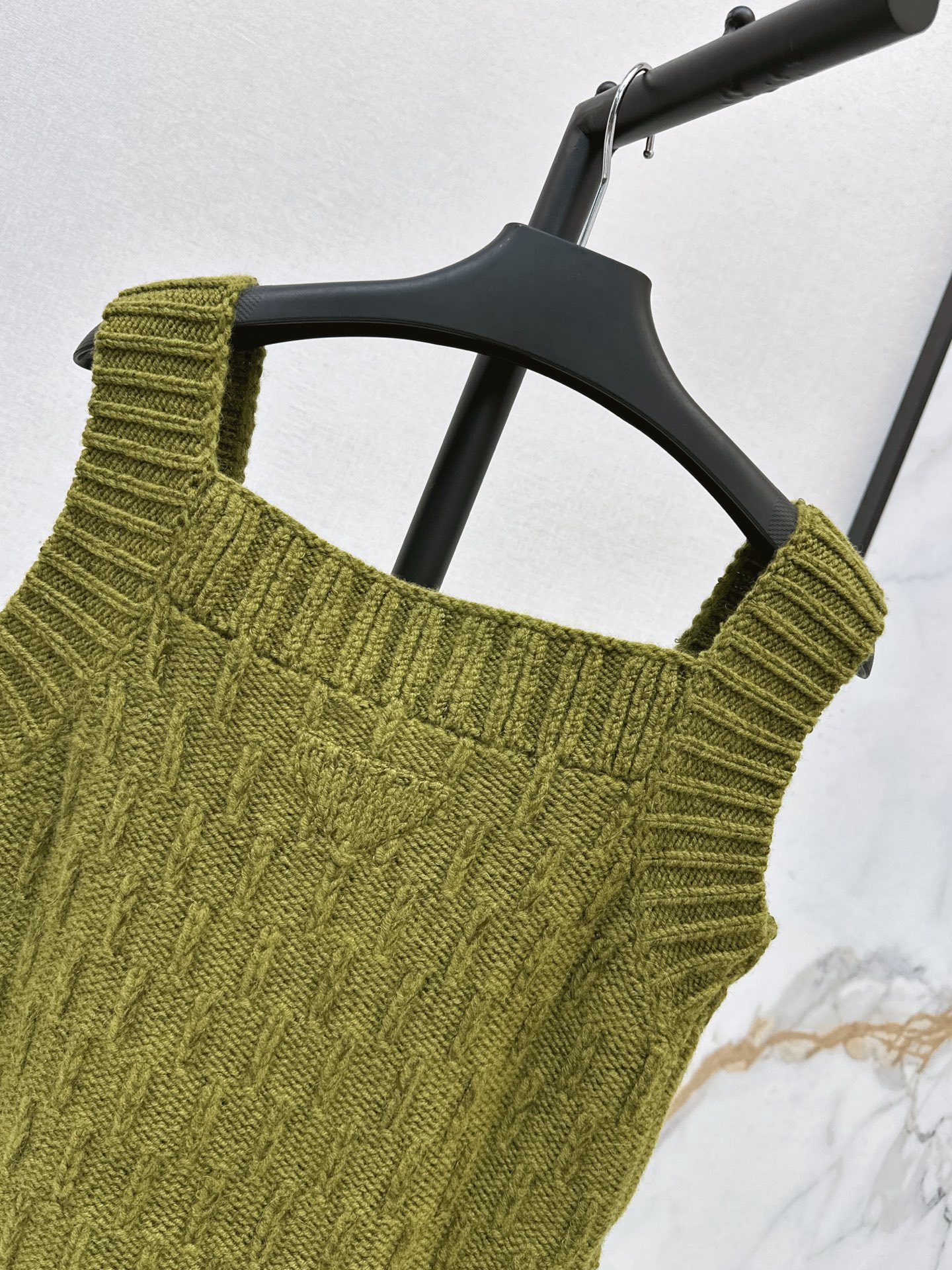 Pra 26fw cable knit vest