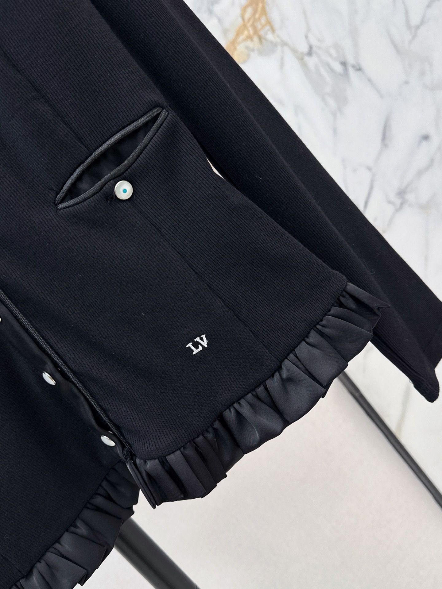 Loui 26fw ruffle cropped cardigan