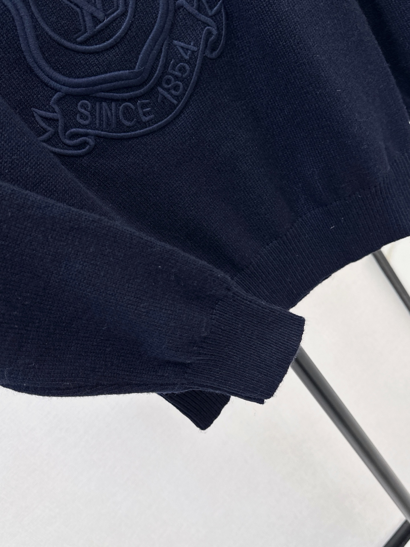 Loui 26fw embroidery knit sweter