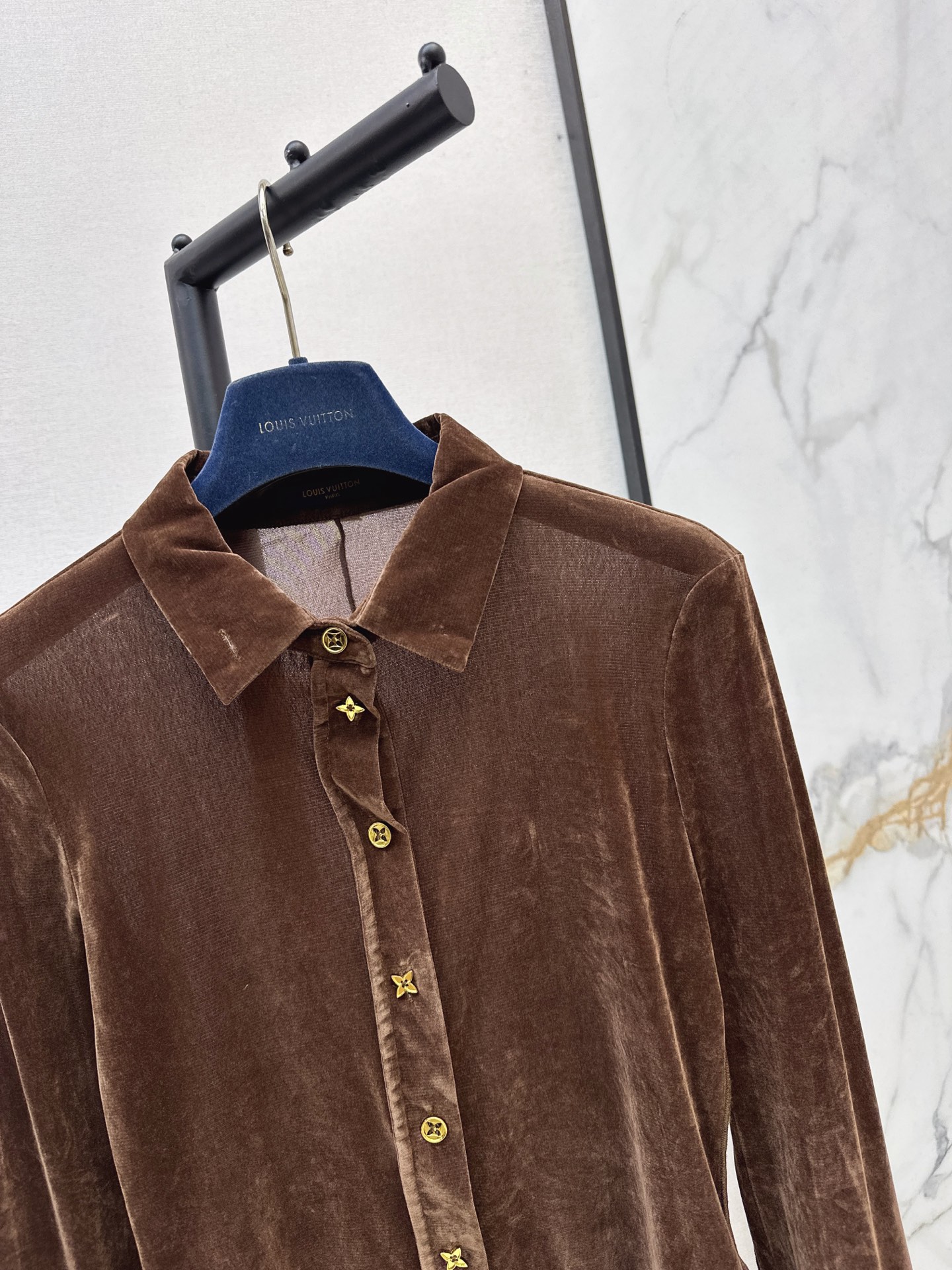 Loui 26fw velvet slim-fit top