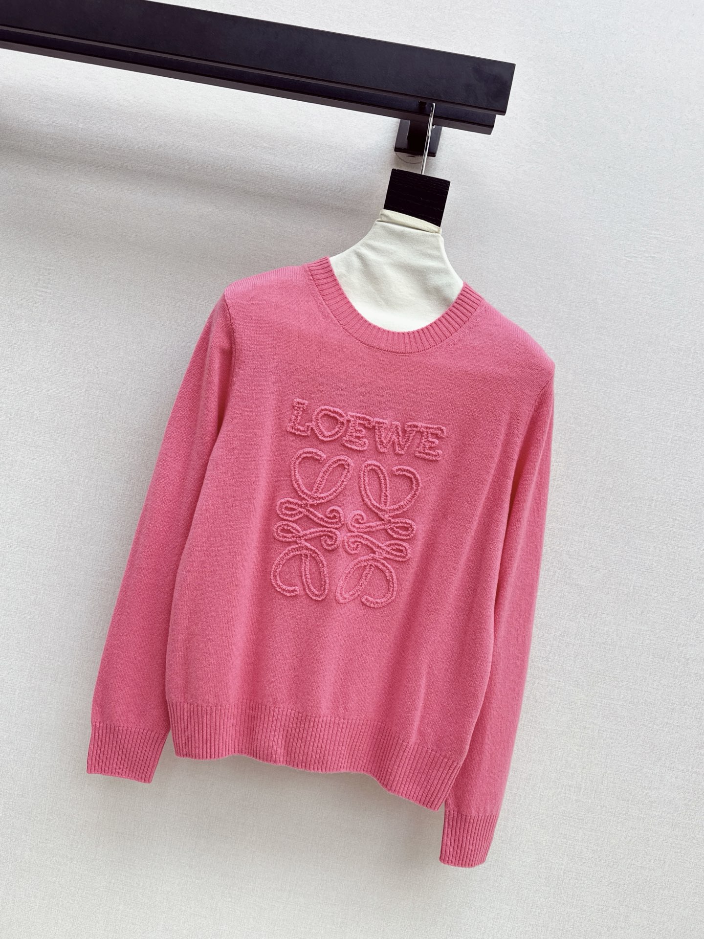Loe 26fw embroidery sweater