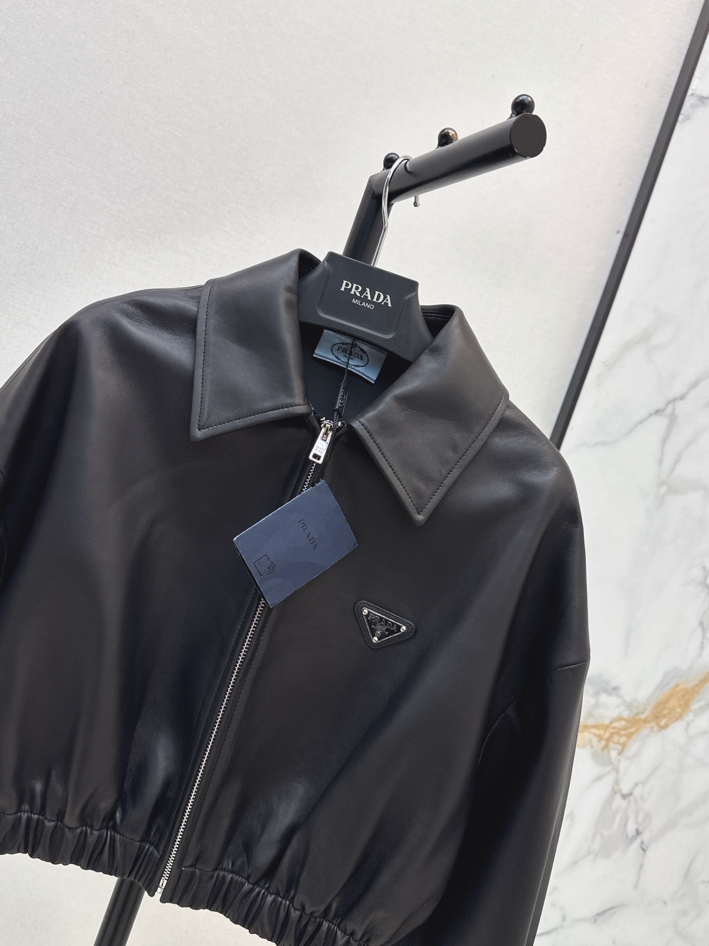 Pra 26fw cropped leather jacket