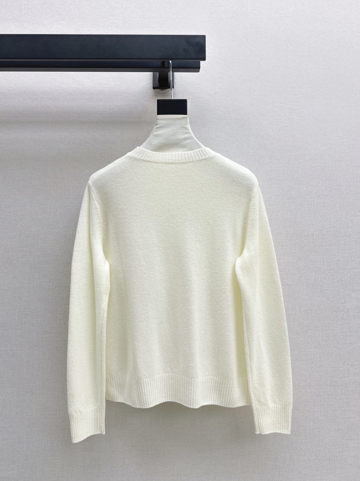 Loe 26fw embroidery sweater